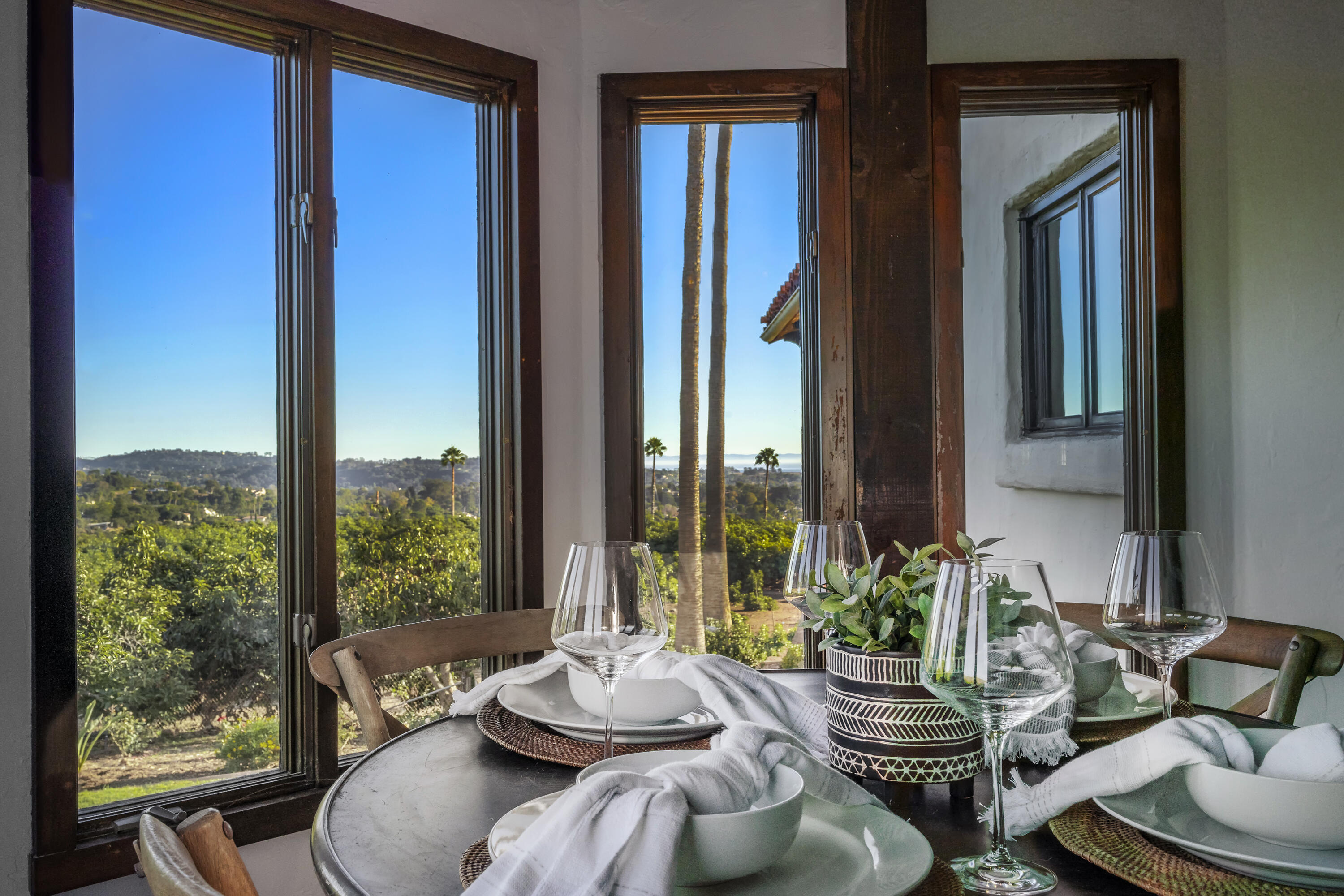 Santa Barbara, California 93111, United States, 3 Bedrooms Bedrooms, ,5 BathroomsBathrooms,Residential,Active,16253