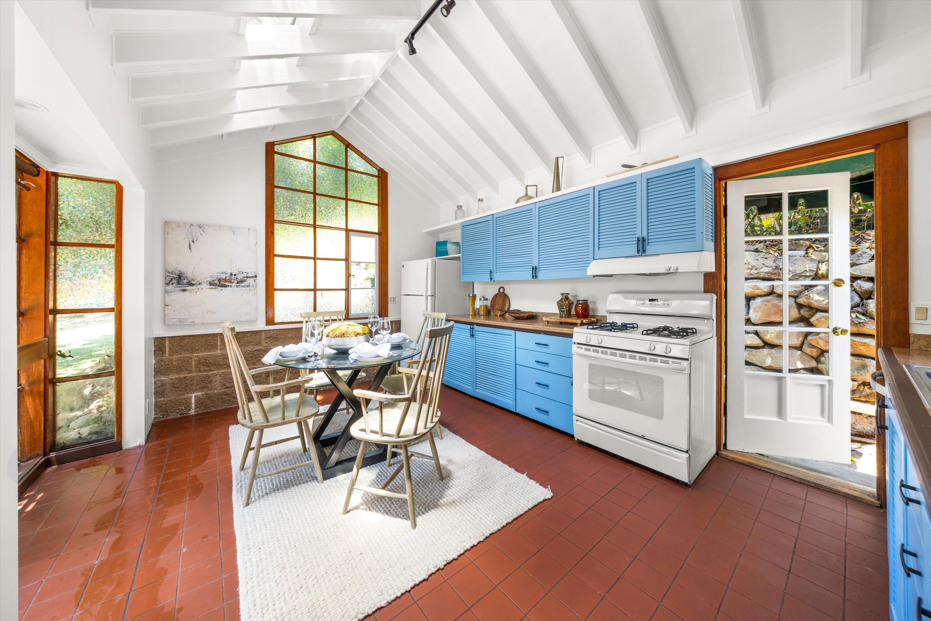 Santa Barbara, California 93103, United States, ,Residential,Active,175828