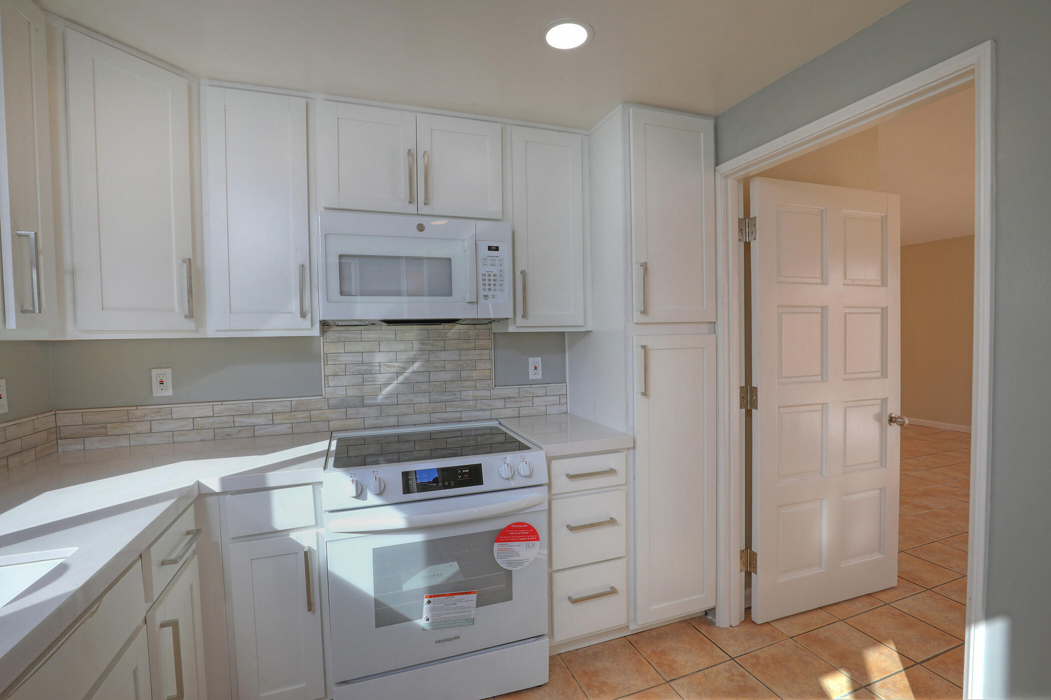 Santa Barbara, California 93101, United States, ,1 BathroomBathrooms,Residential,Pending,21063