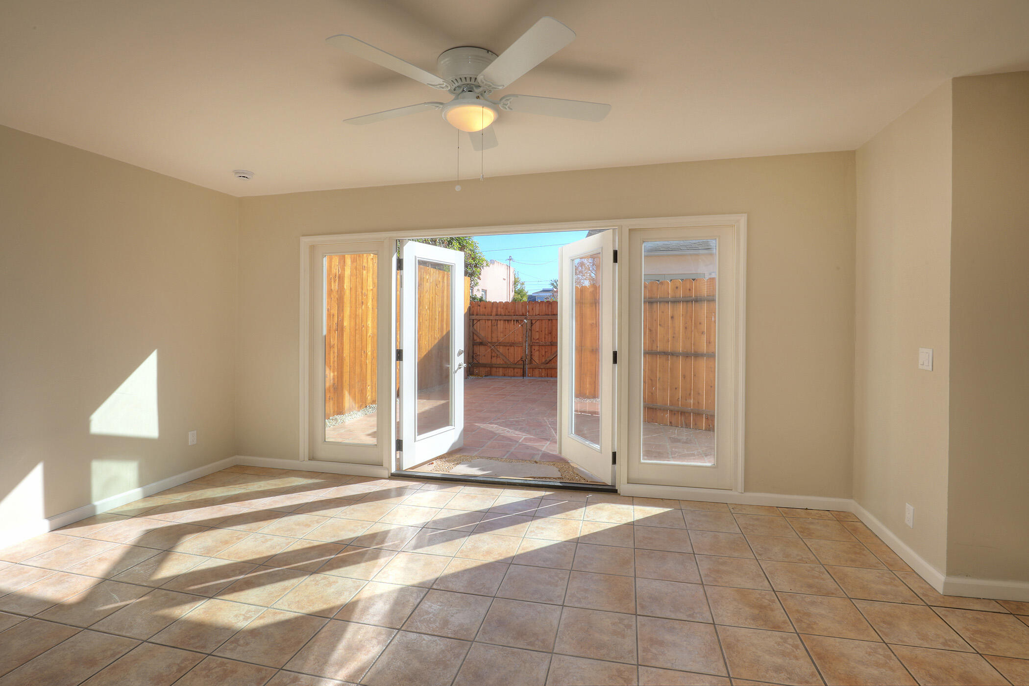 Santa Barbara, California 93101, United States, ,1 BathroomBathrooms,Residential,Pending,21063