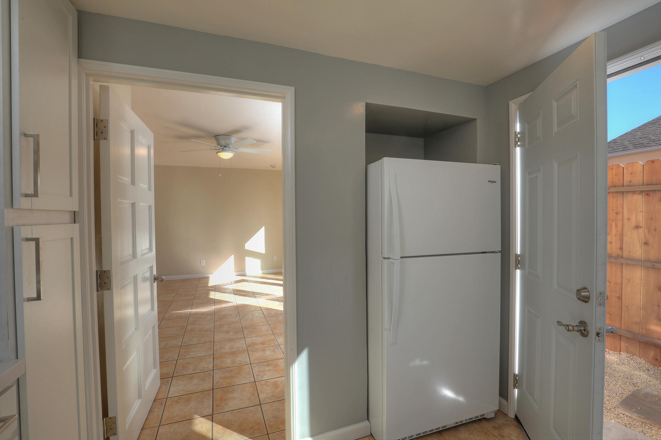 Santa Barbara, California 93101, United States, ,1 BathroomBathrooms,Residential,Pending,21063