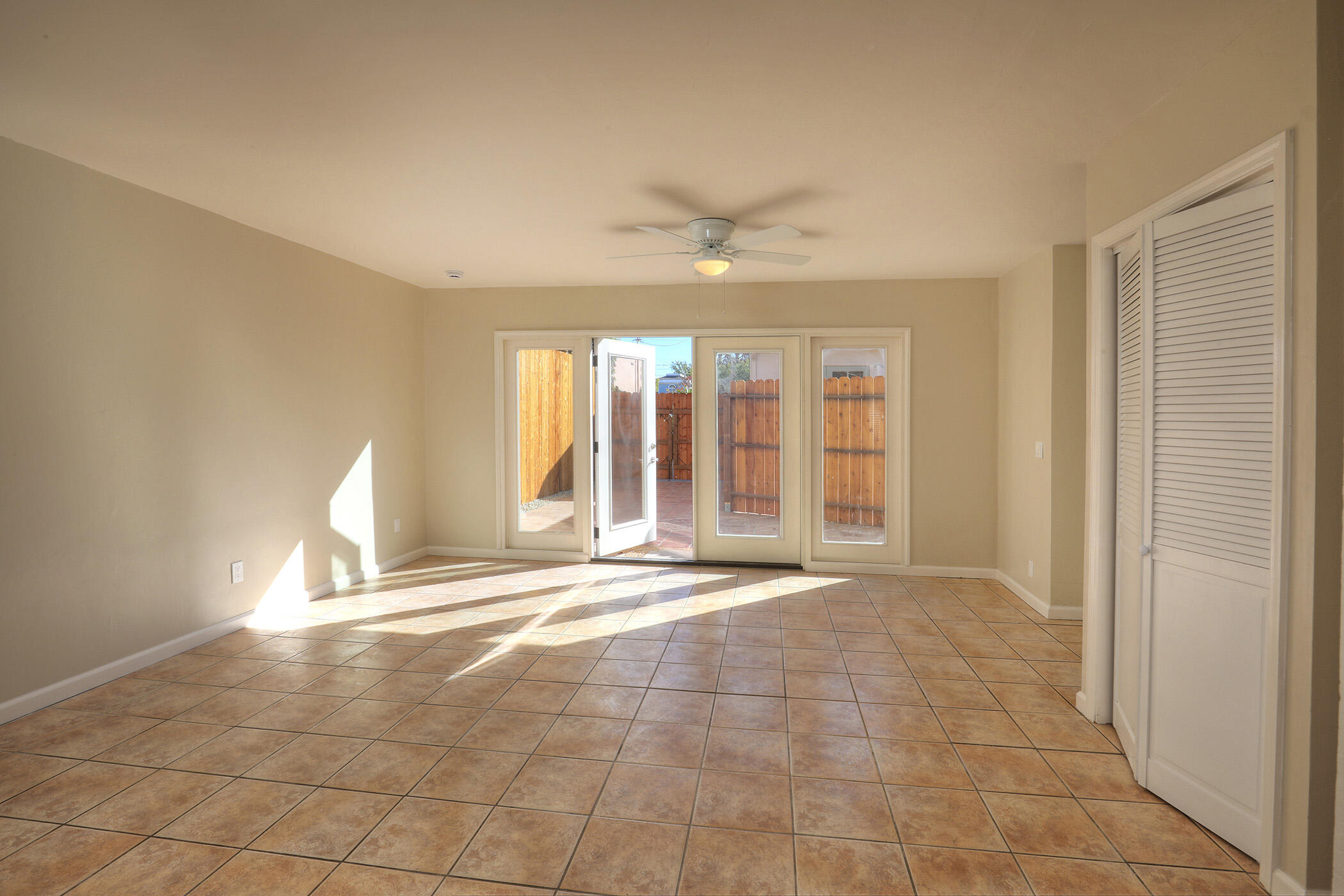 Santa Barbara, California 93101, United States, ,1 BathroomBathrooms,Residential,Pending,21063