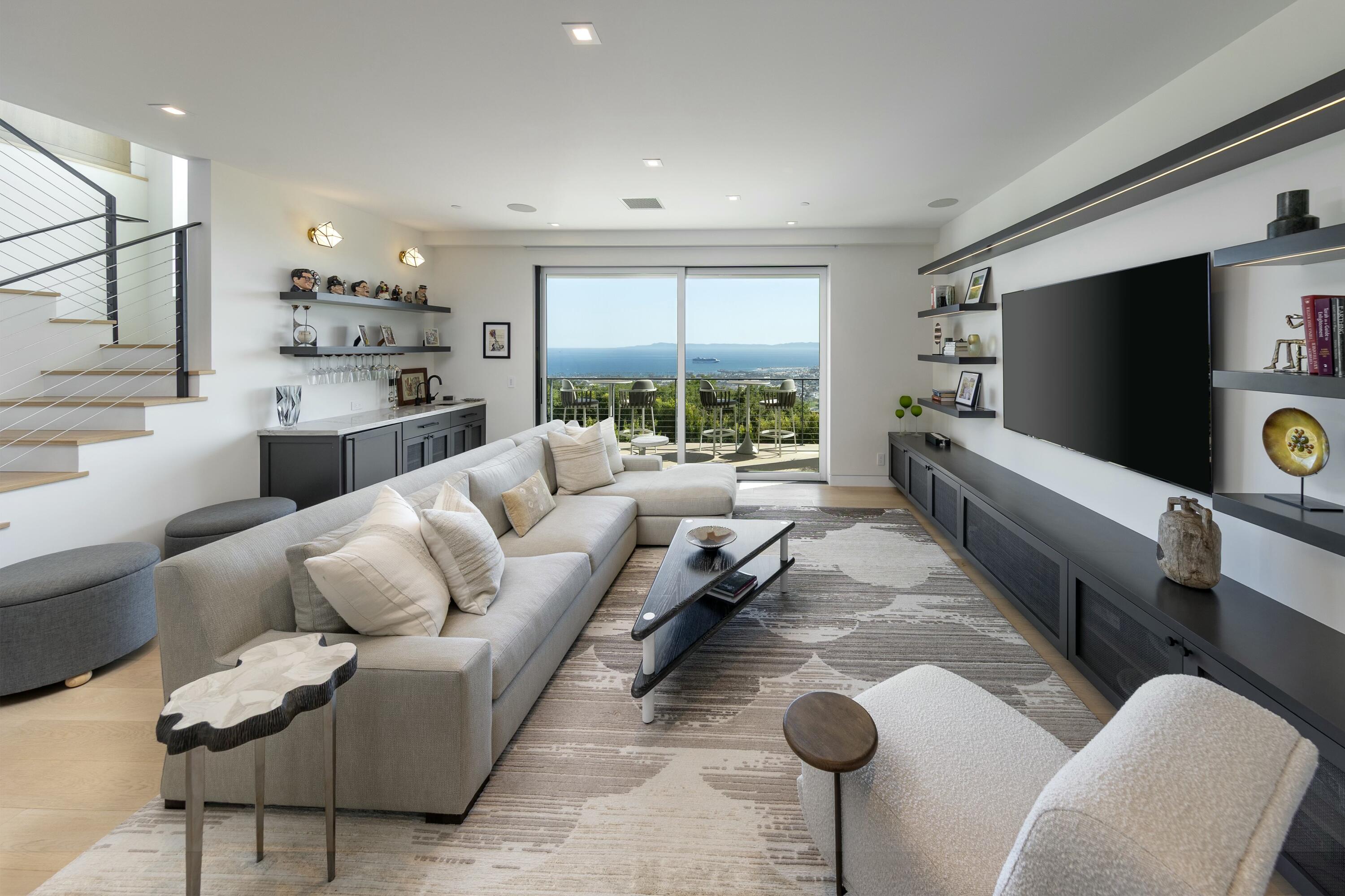 Santa Barbara, California 93103, United States, 4 Bedrooms Bedrooms, ,4 BathroomsBathrooms,Residential,Active,123197