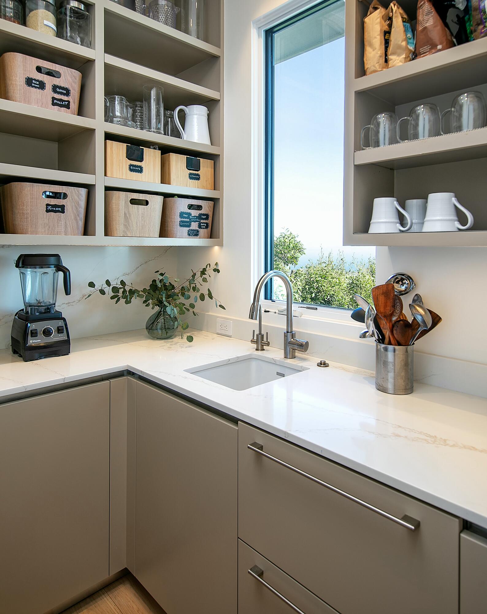 Santa Barbara, California 93103, United States, 4 Bedrooms Bedrooms, ,4 BathroomsBathrooms,Residential,Active,123197