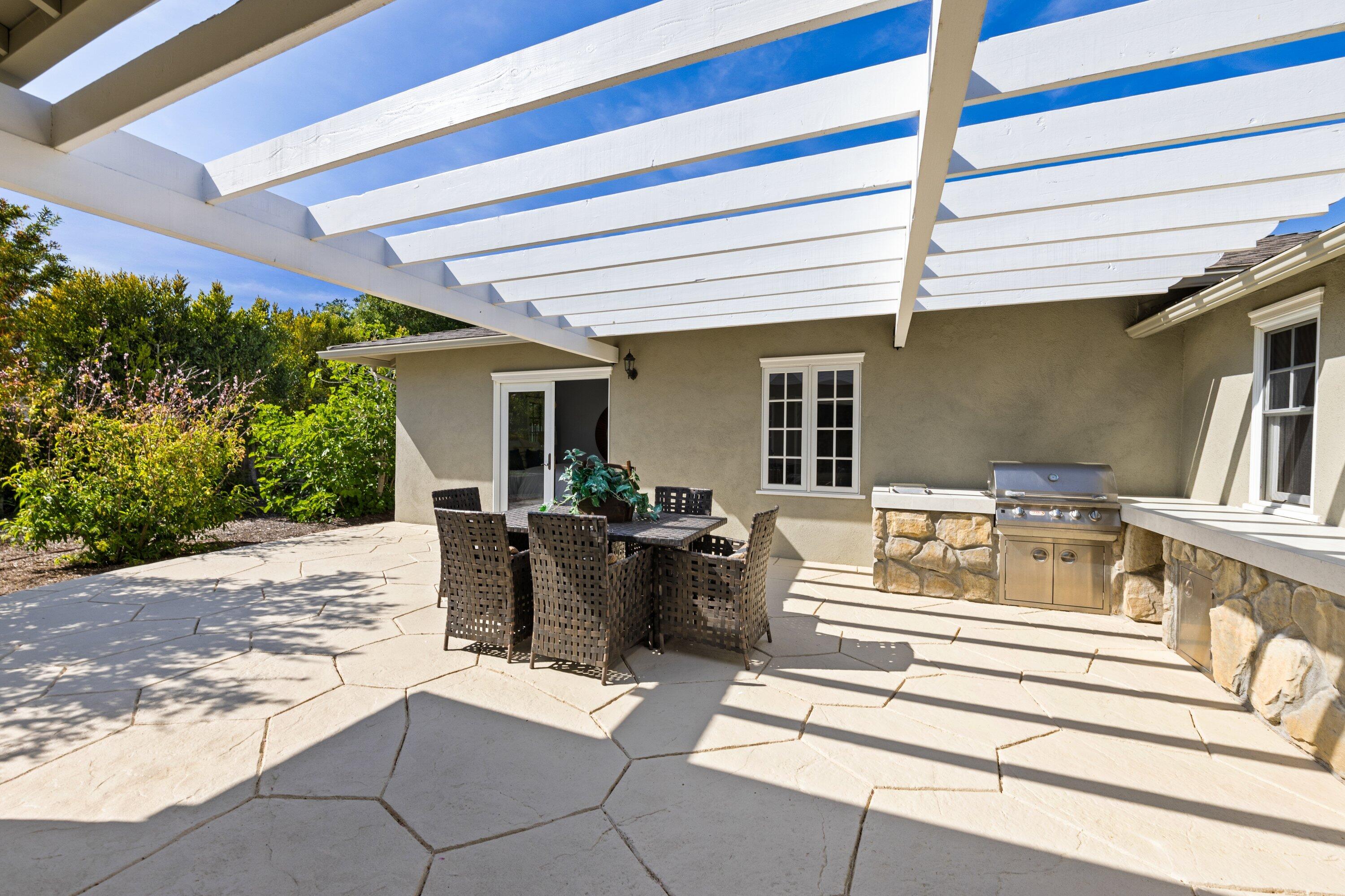 Santa Barbara, California 93109, United States, 3 Bedrooms Bedrooms, ,2 BathroomsBathrooms,Residential,Pending,113572