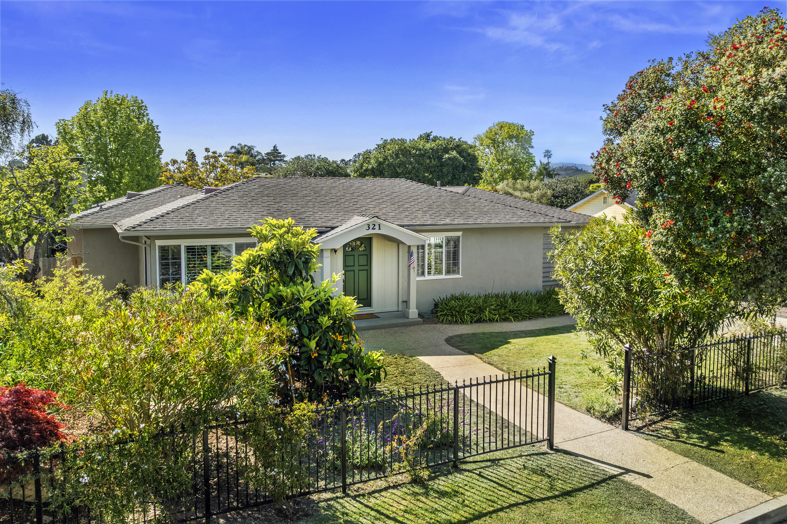 Santa Barbara, California 93109, United States, 3 Bedrooms Bedrooms, ,2 BathroomsBathrooms,Residential,Pending,113572