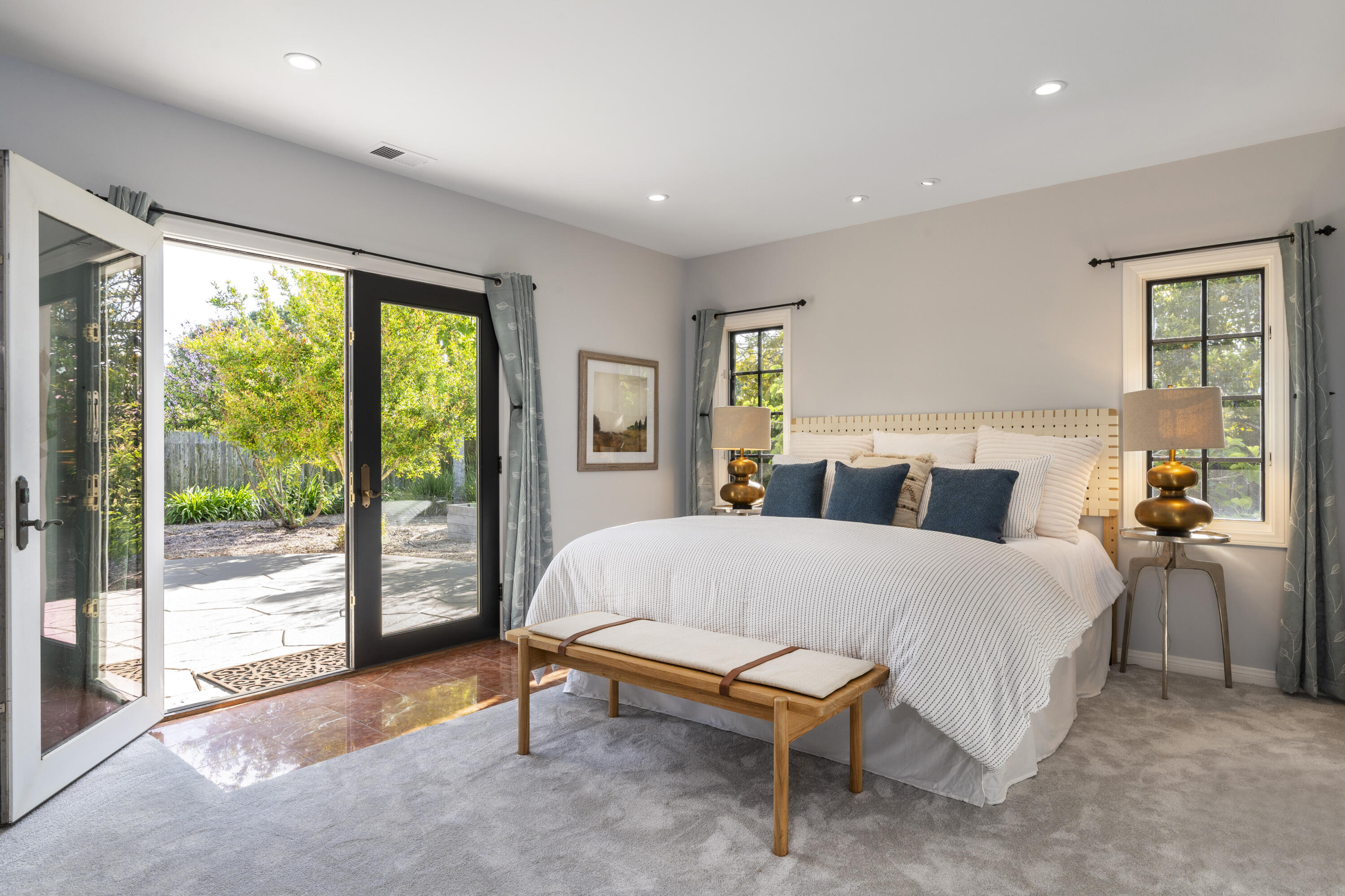 Santa Barbara, California 93109, United States, 3 Bedrooms Bedrooms, ,2 BathroomsBathrooms,Residential,Pending,113572