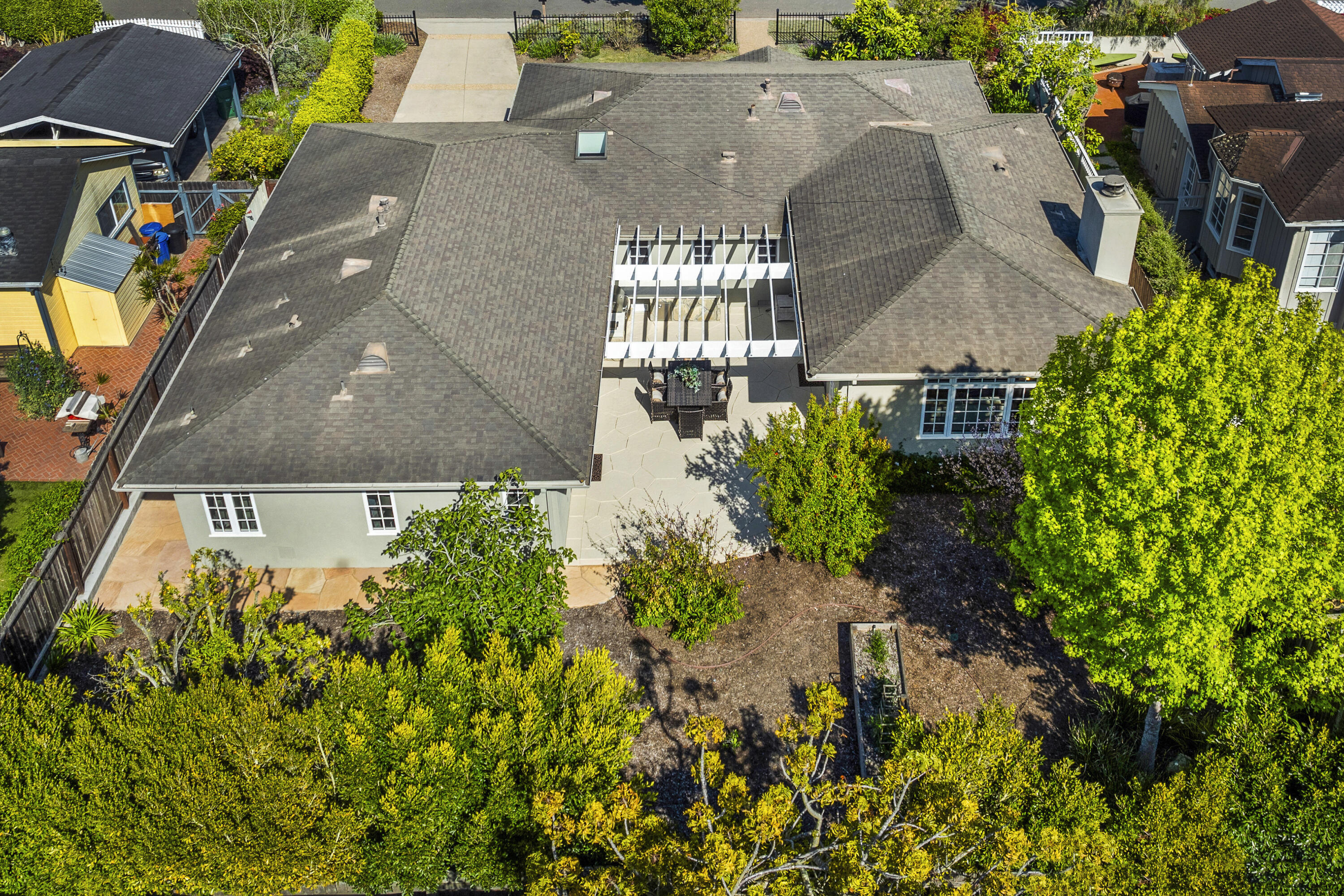 Santa Barbara, California 93109, United States, 3 Bedrooms Bedrooms, ,2 BathroomsBathrooms,Residential,Pending,113572