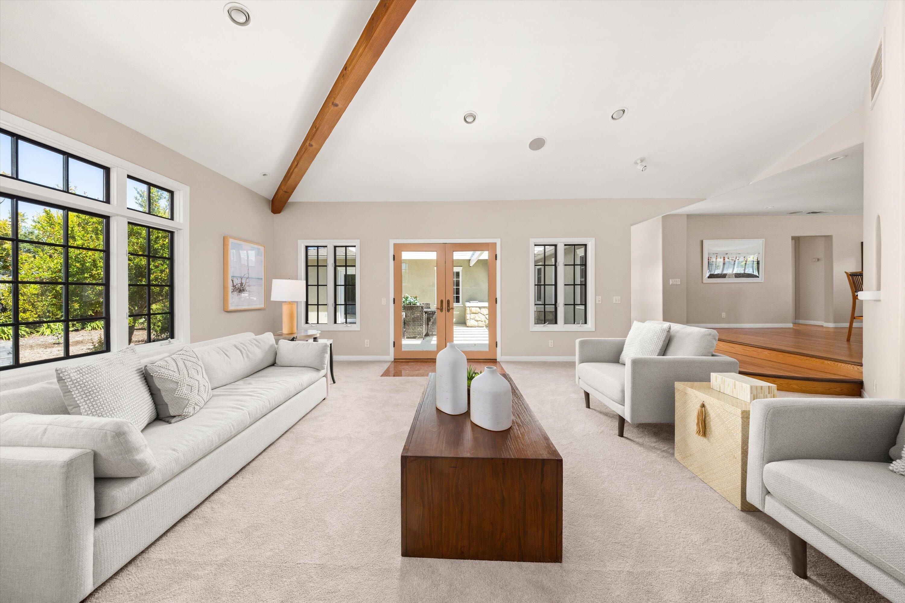 Santa Barbara, California 93109, United States, 3 Bedrooms Bedrooms, ,2 BathroomsBathrooms,Residential,Pending,113572