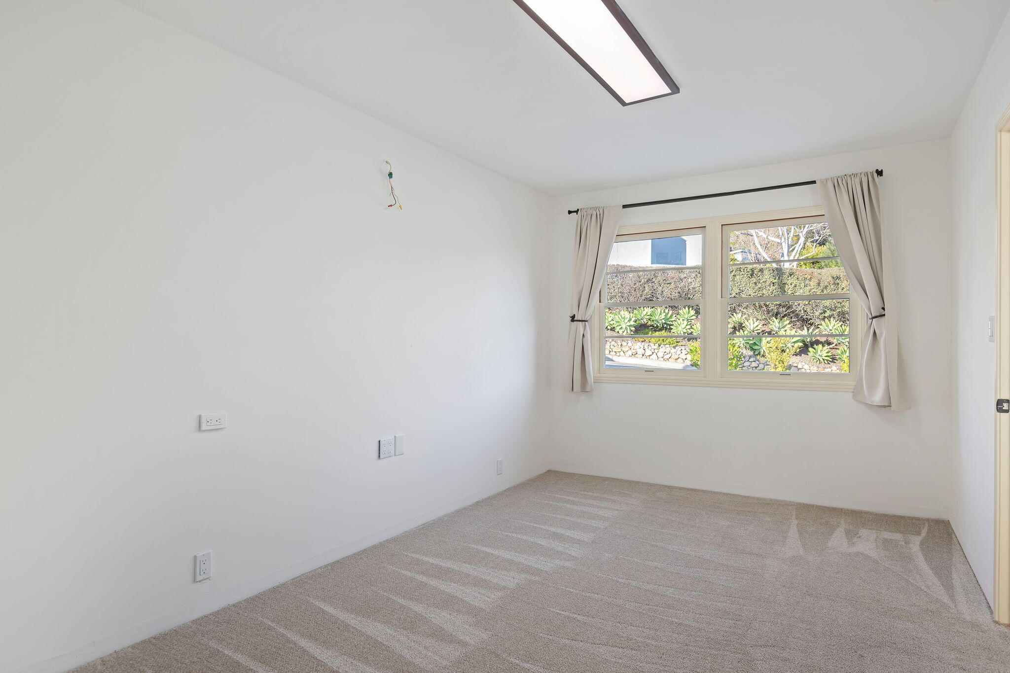 Santa Barbara, California 93103, United States, 5 Bedrooms Bedrooms, ,3 BathroomsBathrooms,Residential,Active,130328