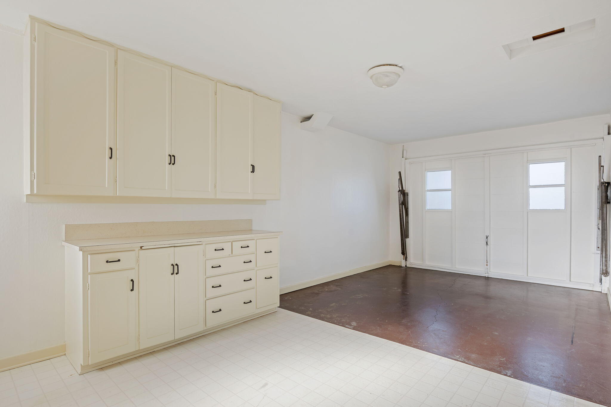 Santa Barbara, California 93103, United States, 5 Bedrooms Bedrooms, ,3 BathroomsBathrooms,Residential,Active,130328