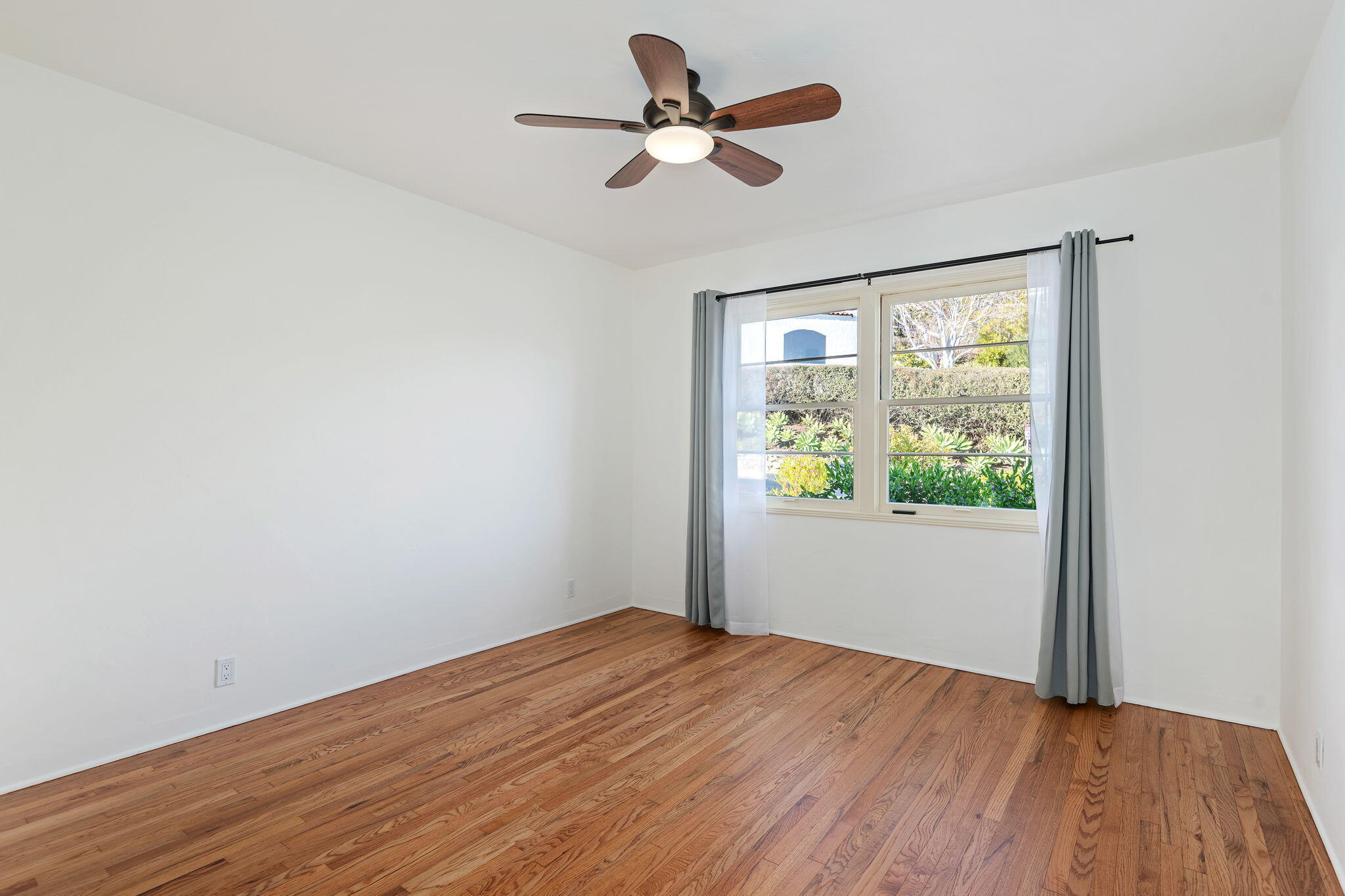 Santa Barbara, California 93103, United States, 5 Bedrooms Bedrooms, ,3 BathroomsBathrooms,Residential,Active,130328