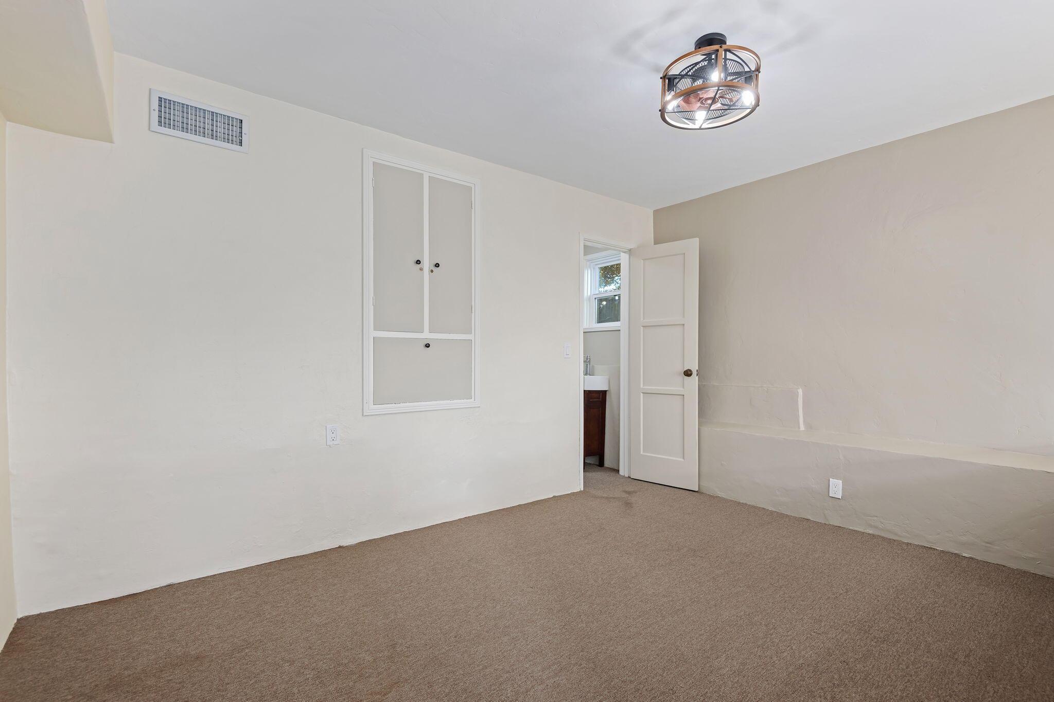 Santa Barbara, California 93103, United States, 5 Bedrooms Bedrooms, ,3 BathroomsBathrooms,Residential,Active,130328