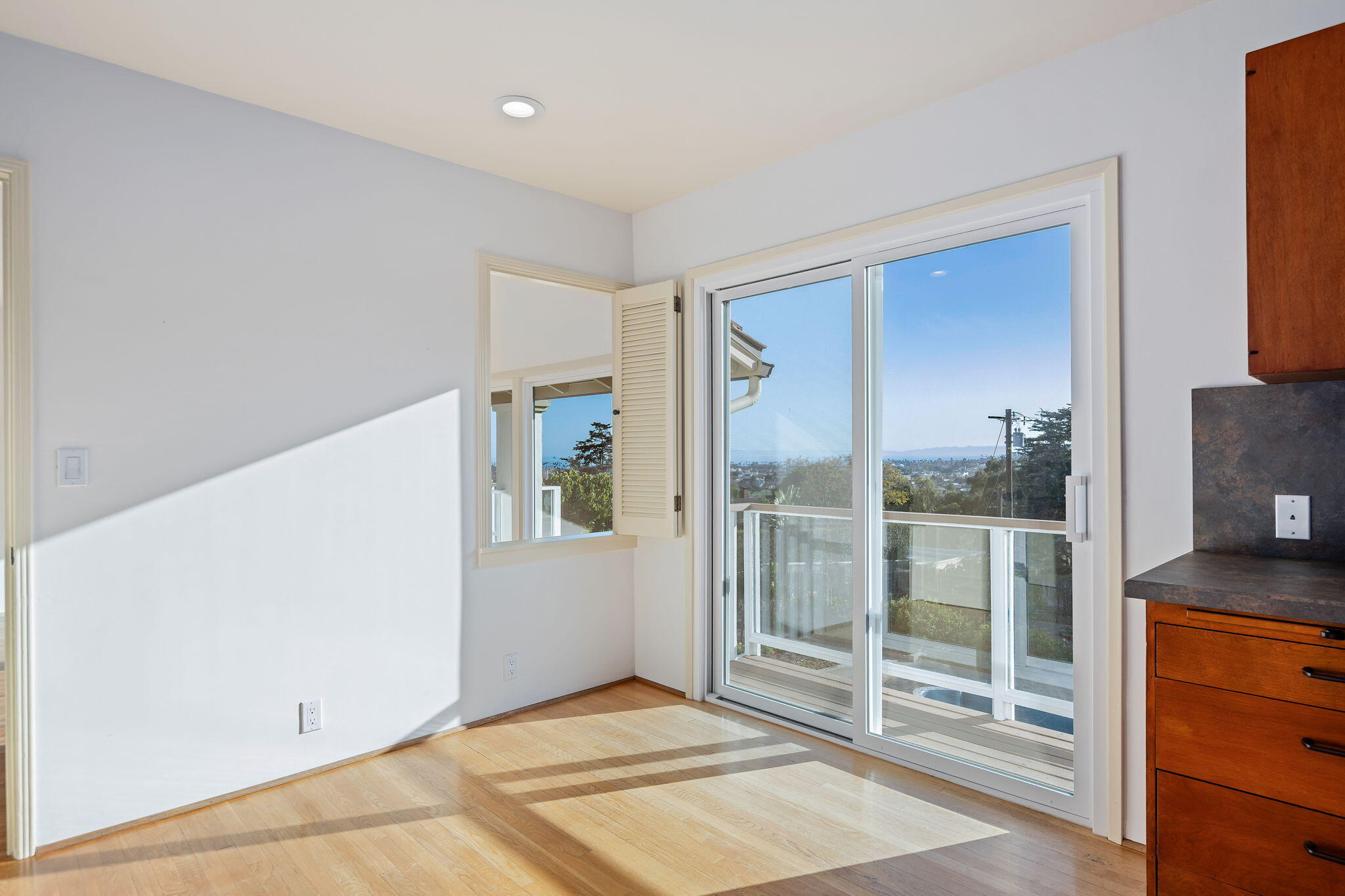 Santa Barbara, California 93103, United States, 5 Bedrooms Bedrooms, ,3 BathroomsBathrooms,Residential,Active,130328