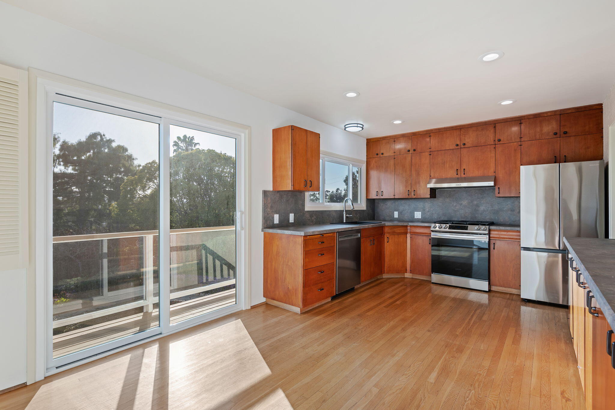 Santa Barbara, California 93103, United States, 5 Bedrooms Bedrooms, ,3 BathroomsBathrooms,Residential,Active,130328