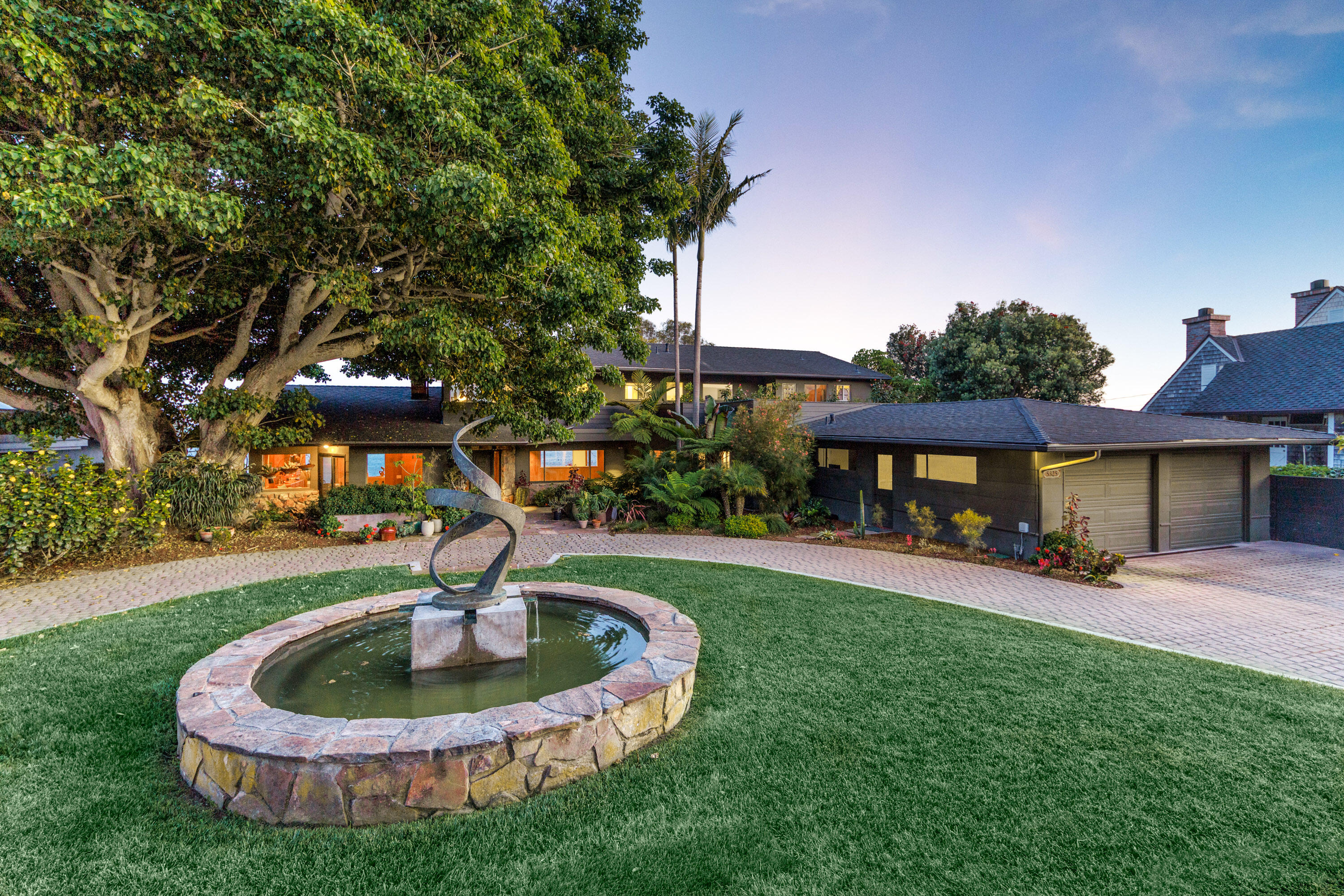 Santa Barbara, California 93111, United States, 5 Bedrooms Bedrooms, ,5 BathroomsBathrooms,Residential,Active,164035