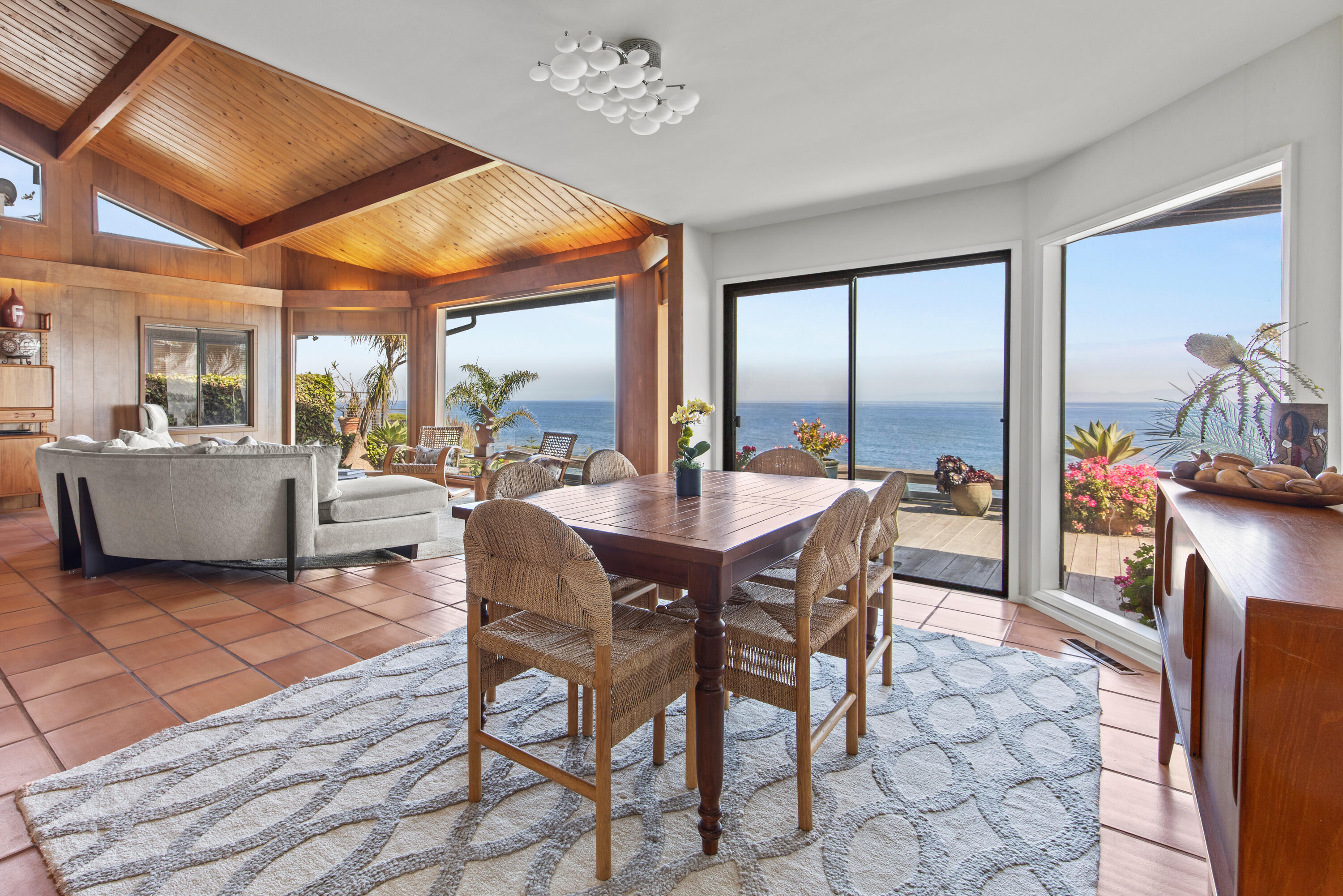 Santa Barbara, California 93111, United States, 5 Bedrooms Bedrooms, ,5 BathroomsBathrooms,Residential,Active,164035