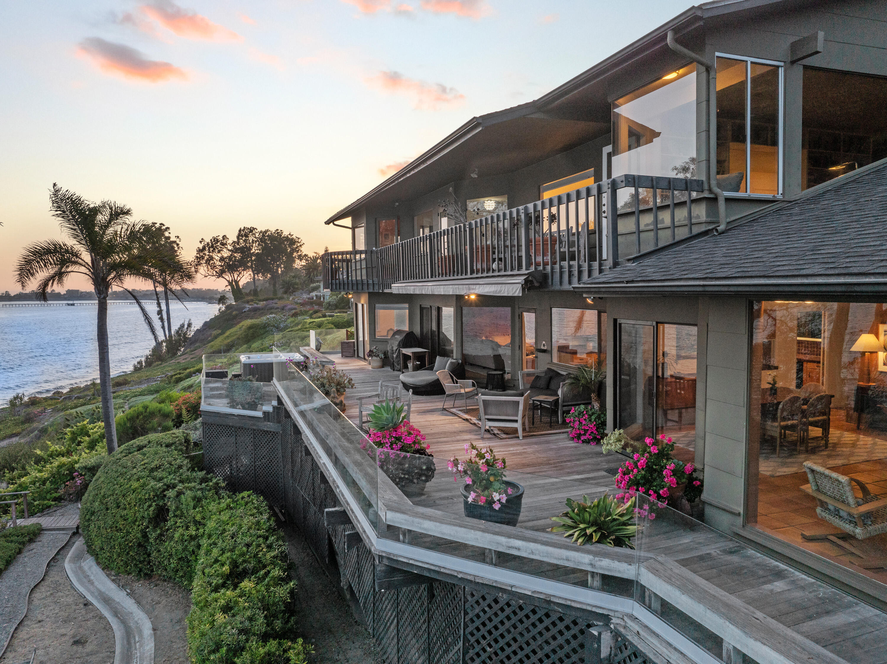 Santa Barbara, California 93111, United States, 5 Bedrooms Bedrooms, ,5 BathroomsBathrooms,Residential,Active,164035