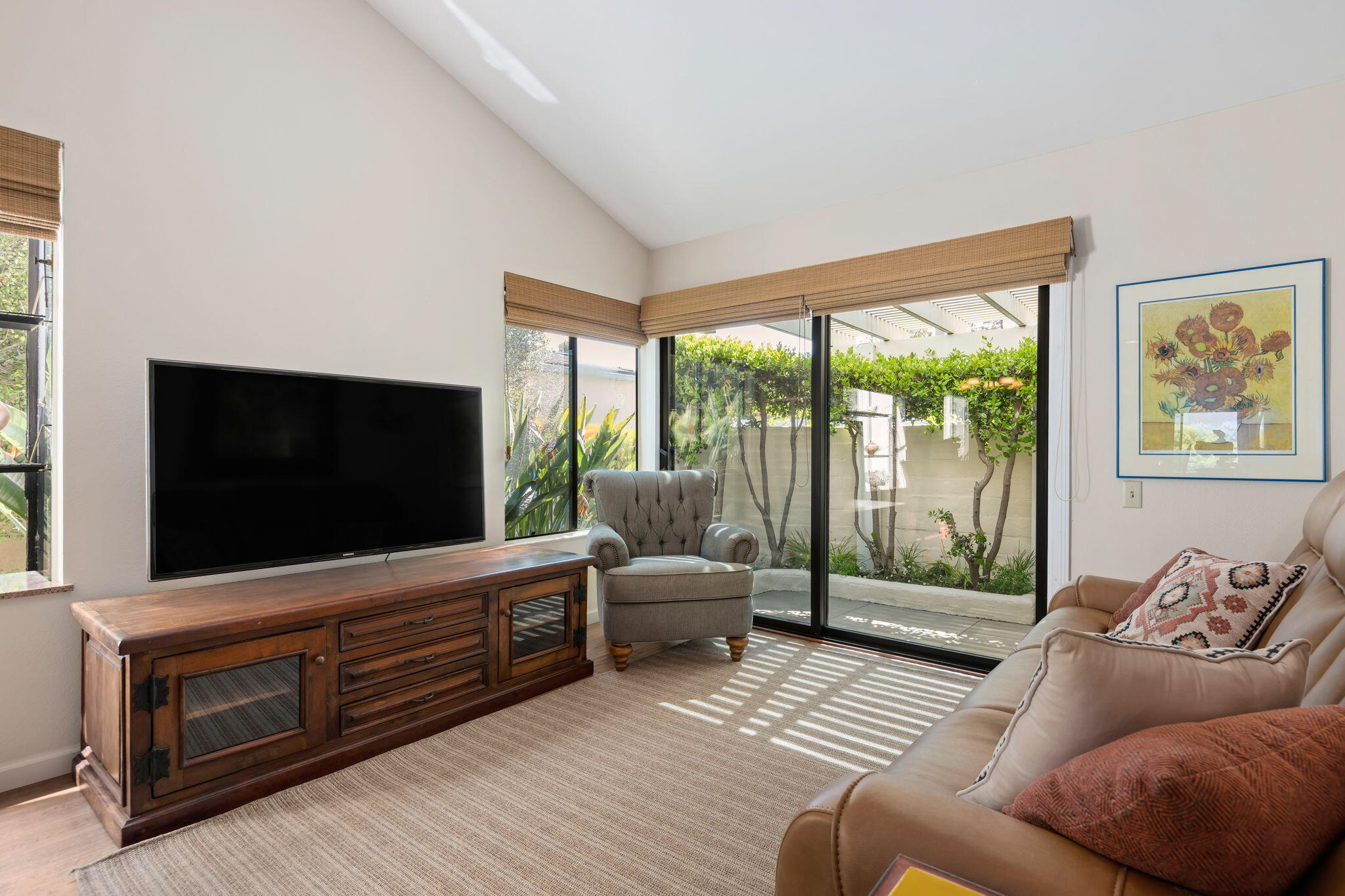 Ventura, California 93004, United States, 3 Bedrooms Bedrooms, ,2 BathroomsBathrooms,Residential,Pending,121276