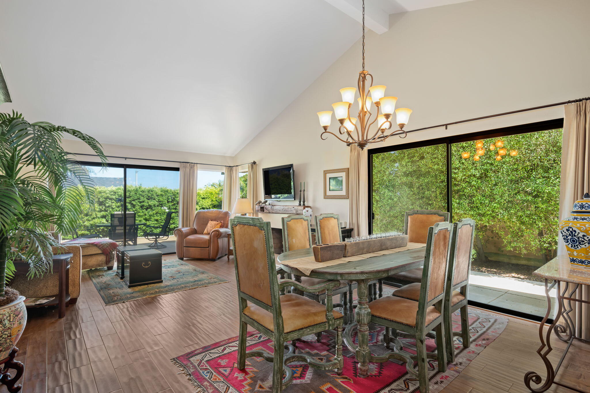 Ventura, California 93004, United States, 3 Bedrooms Bedrooms, ,2 BathroomsBathrooms,Residential,Pending,121276