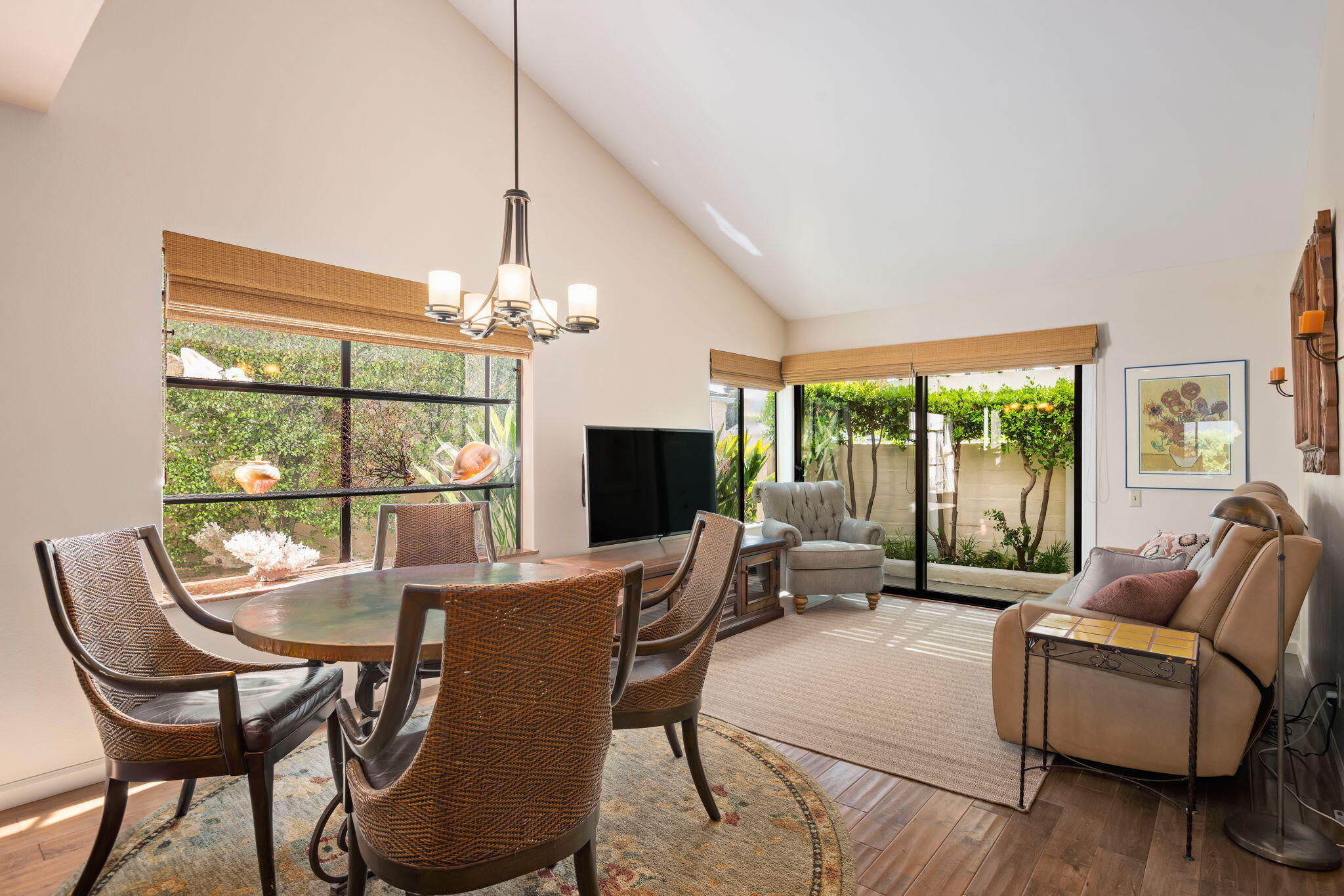 Ventura, California 93004, United States, 3 Bedrooms Bedrooms, ,2 BathroomsBathrooms,Residential,Pending,121276