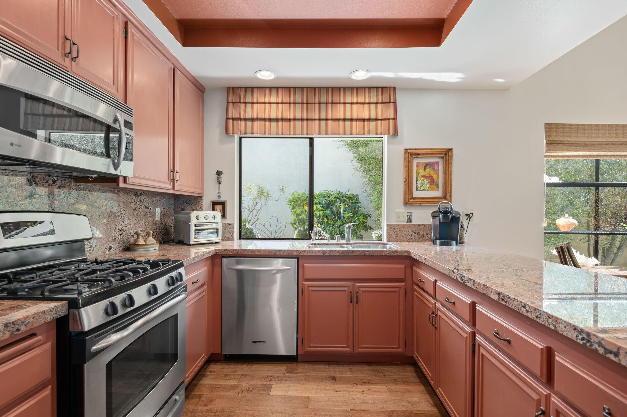 Ventura, California 93004, United States, 3 Bedrooms Bedrooms, ,2 BathroomsBathrooms,Residential,Pending,121276