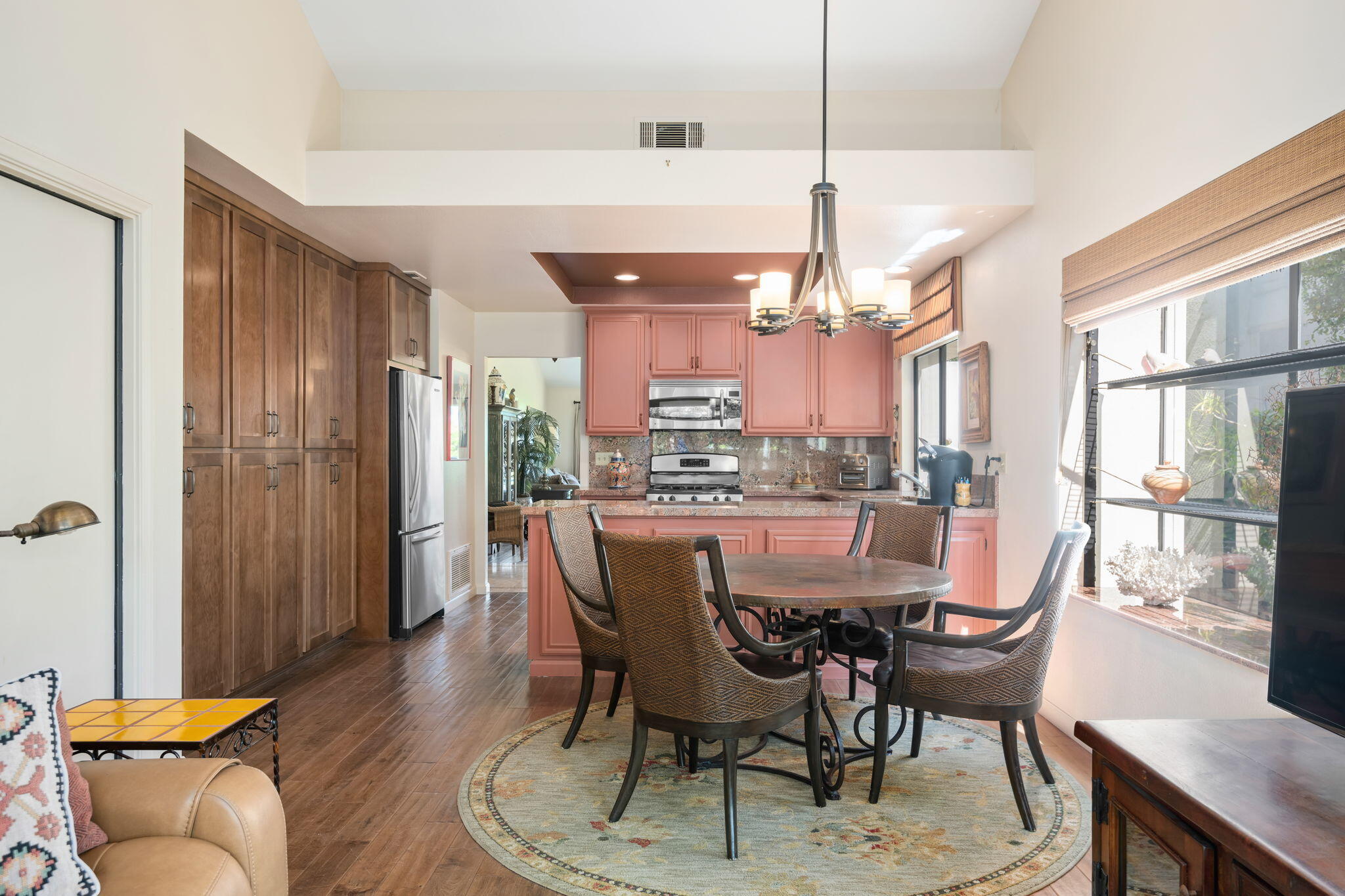 Ventura, California 93004, United States, 3 Bedrooms Bedrooms, ,2 BathroomsBathrooms,Residential,Pending,121276