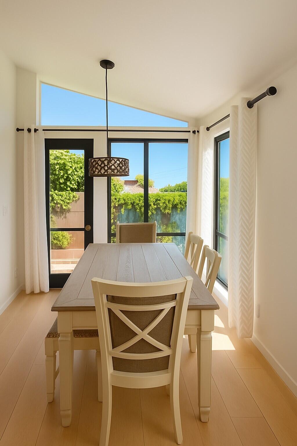 Santa Barbara, California 93109, United States, 3 Bedrooms Bedrooms, ,2 BathroomsBathrooms,Residential,Active,161897