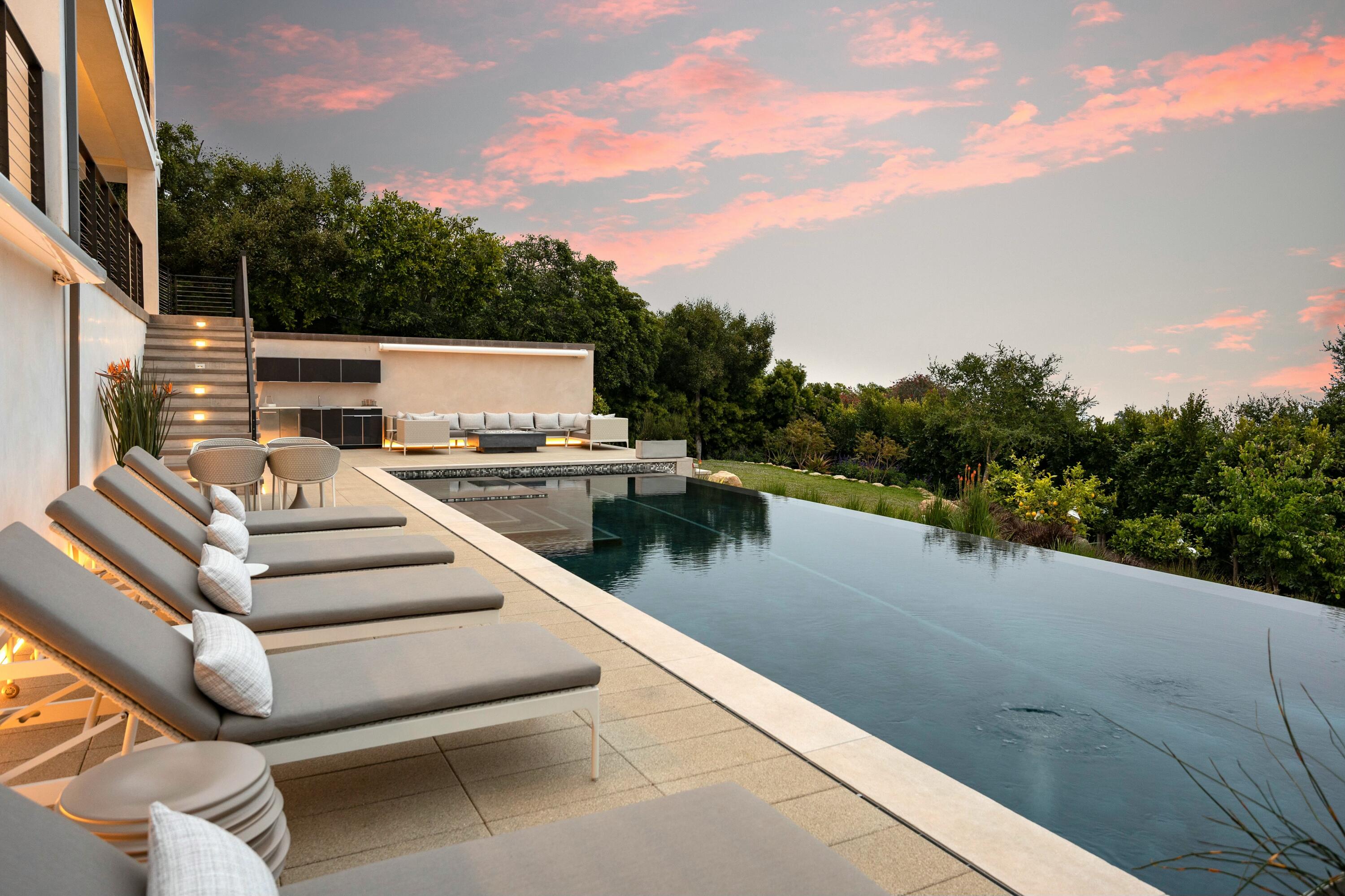 Santa Barbara, California 93103, United States, 4 Bedrooms Bedrooms, ,4 BathroomsBathrooms,Residential,Active,249319