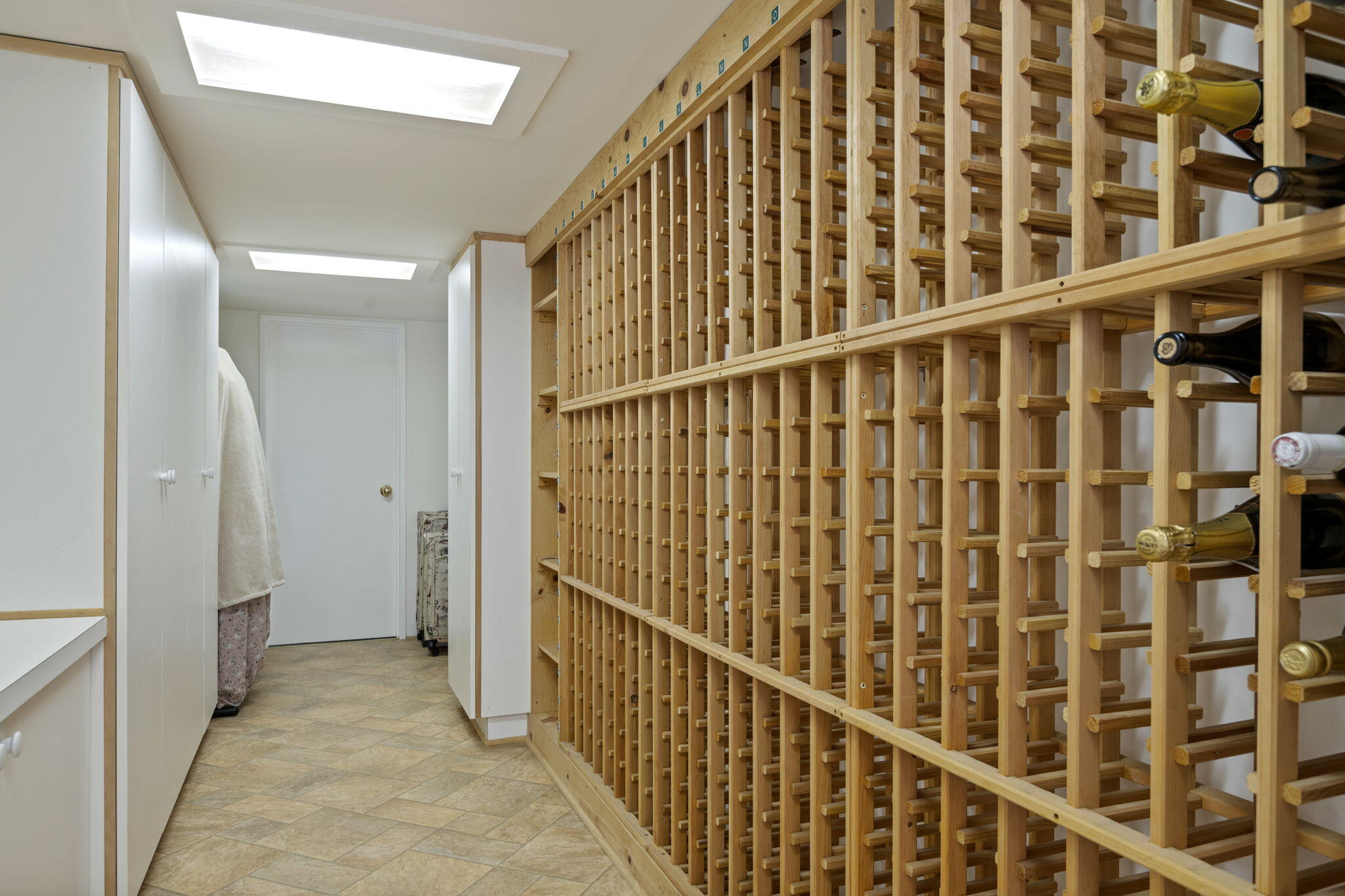 Santa Barbara, California 93103, United States, 4 Bedrooms Bedrooms, ,4 BathroomsBathrooms,Residential,Active,129417