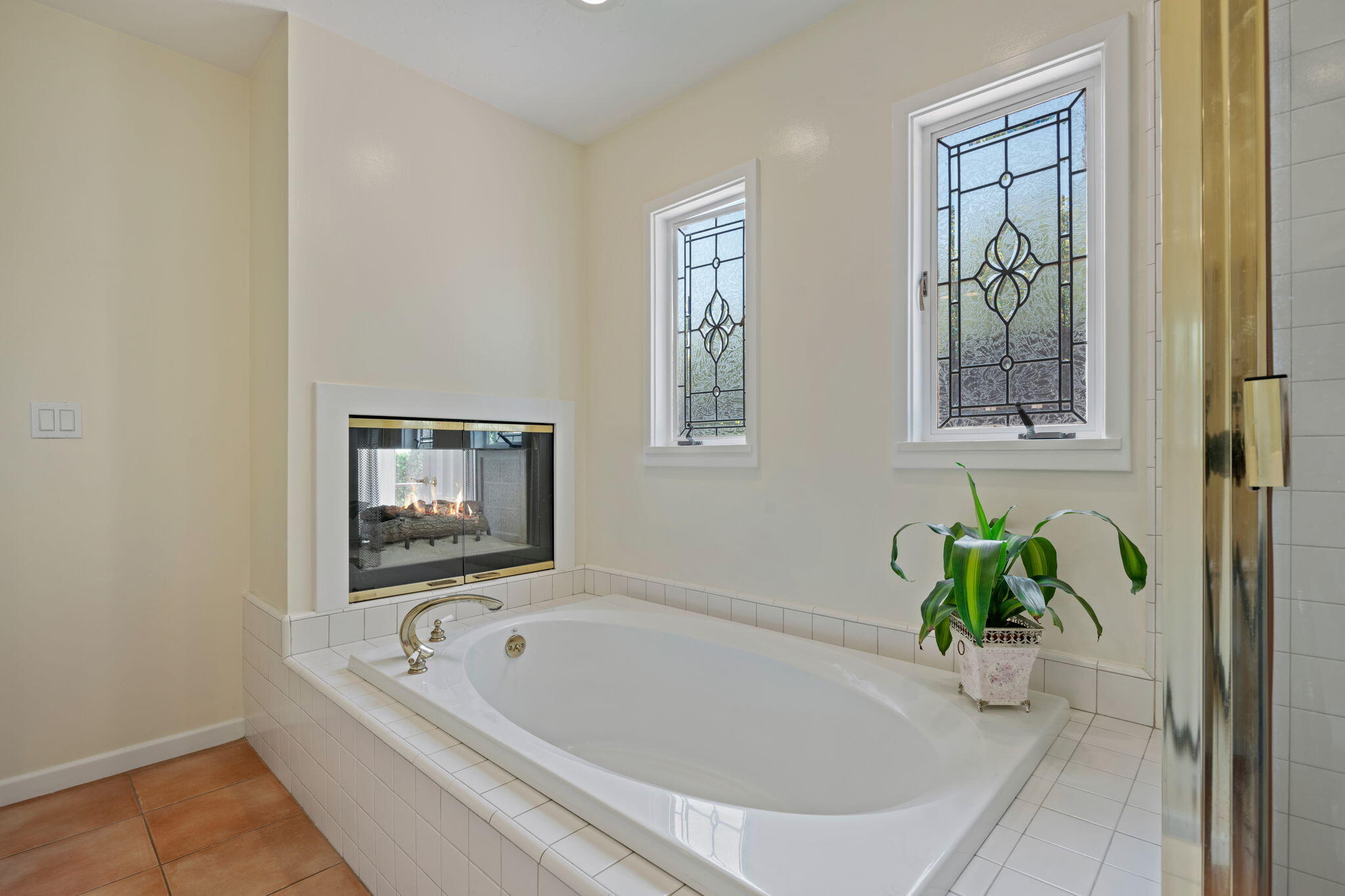 Santa Barbara, California 93103, United States, 4 Bedrooms Bedrooms, ,4 BathroomsBathrooms,Residential,Active,129417