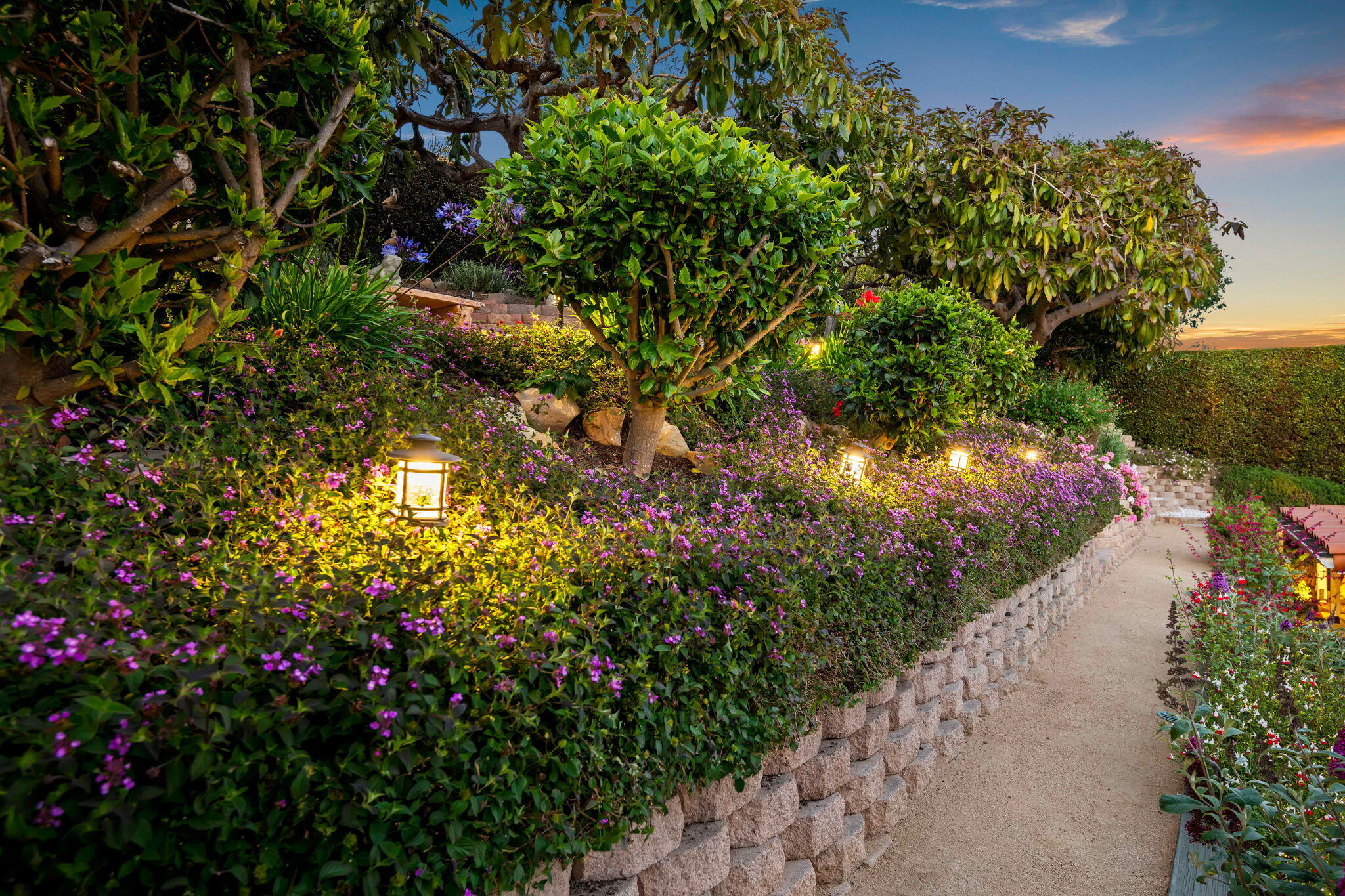 Santa Barbara, California 93103, United States, 4 Bedrooms Bedrooms, ,4 BathroomsBathrooms,Residential,Active,129417