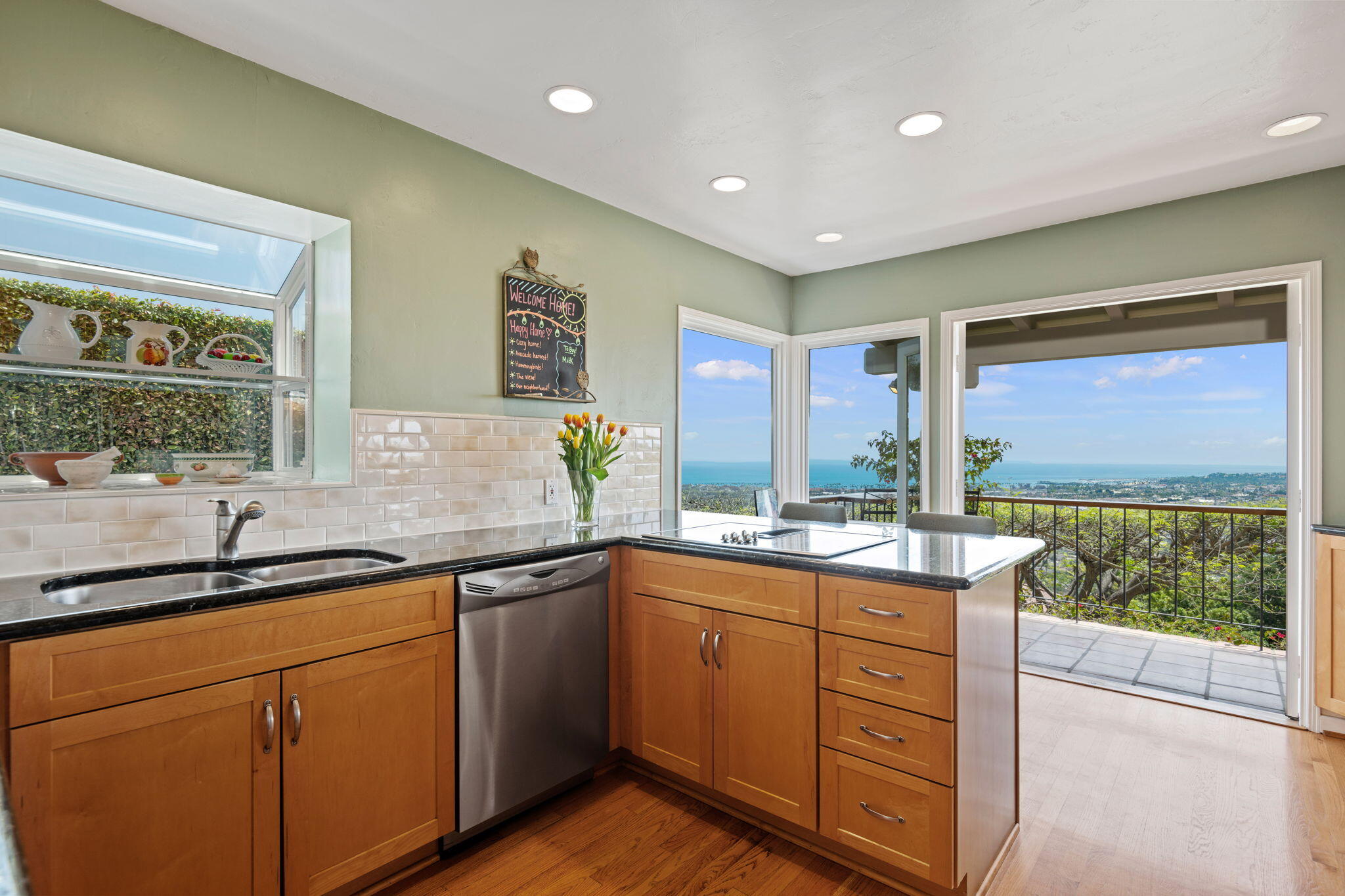 Santa Barbara, California 93103, United States, 4 Bedrooms Bedrooms, ,4 BathroomsBathrooms,Residential,Active,129417