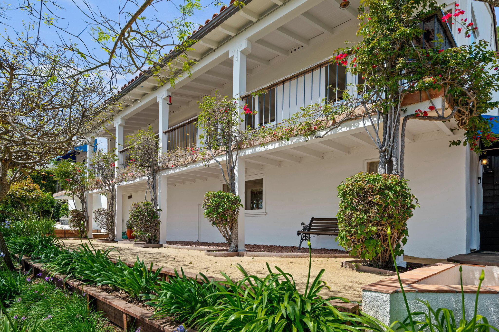 Santa Barbara, California 93103, United States, 4 Bedrooms Bedrooms, ,4 BathroomsBathrooms,Residential,Active,129417