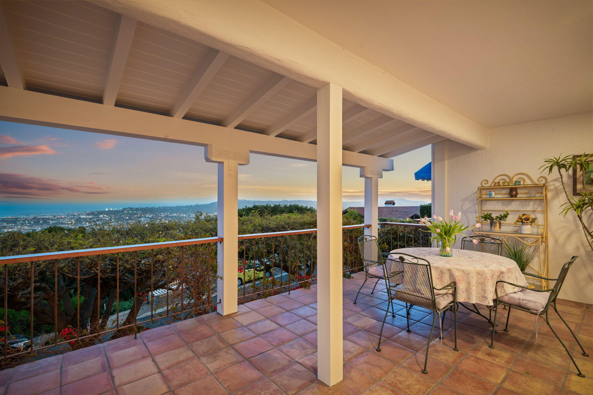 Santa Barbara, California 93103, United States, 4 Bedrooms Bedrooms, ,4 BathroomsBathrooms,Residential,Active,129417