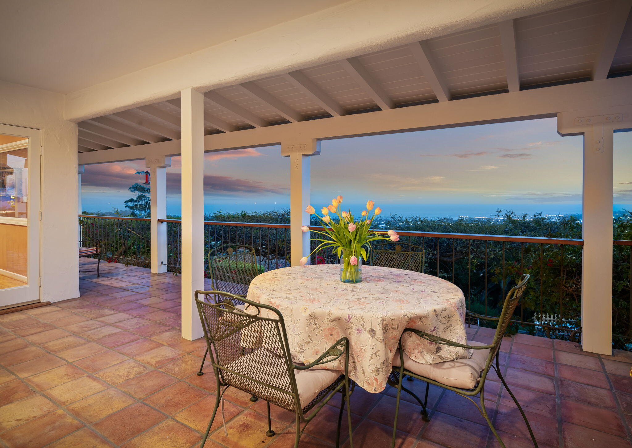 Santa Barbara, California 93103, United States, 4 Bedrooms Bedrooms, ,4 BathroomsBathrooms,Residential,Active,129417