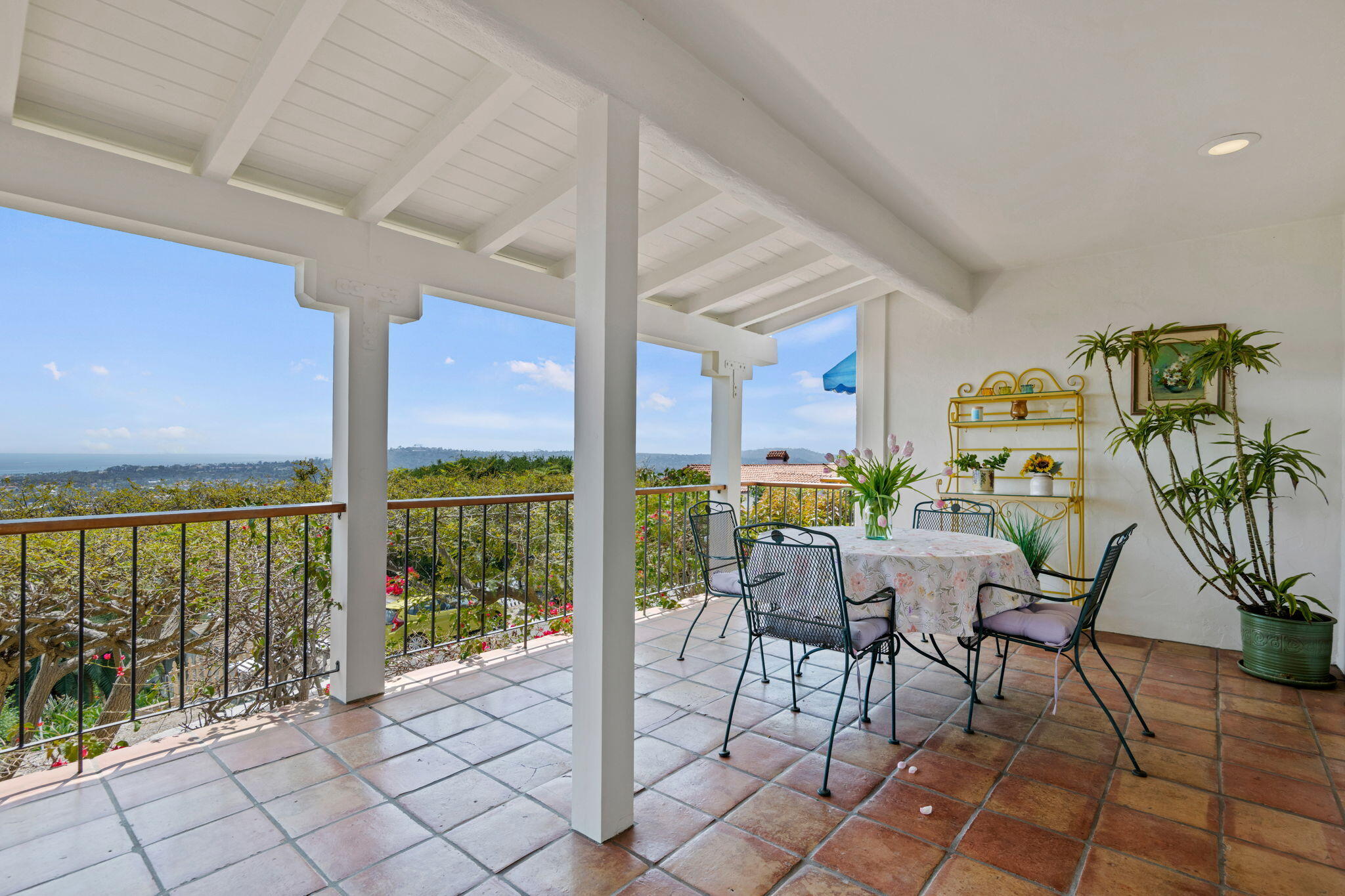 Santa Barbara, California 93103, United States, 4 Bedrooms Bedrooms, ,4 BathroomsBathrooms,Residential,Active,129417