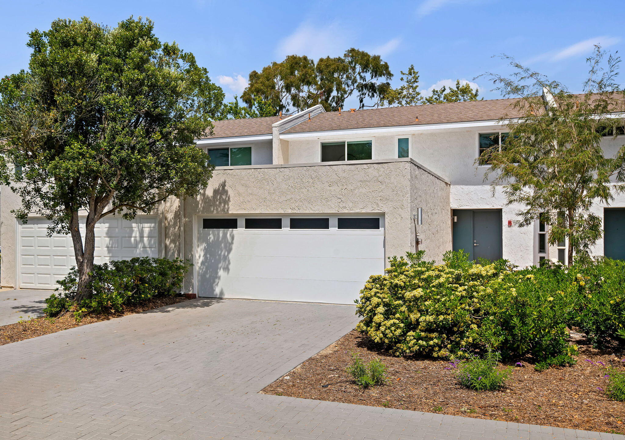 Santa Barbara, California 93111, United States, 3 Bedrooms Bedrooms, ,3 BathroomsBathrooms,Residential,Pending,108933