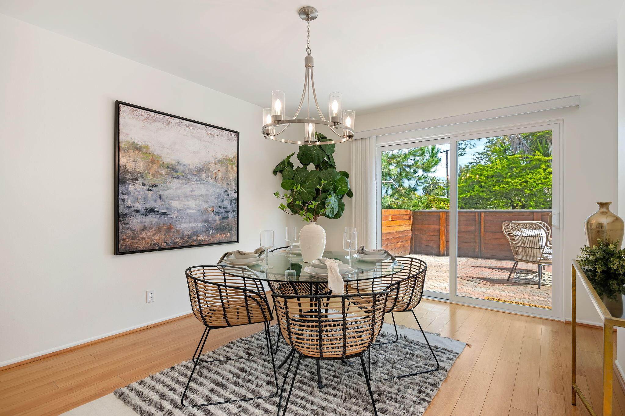 Santa Barbara, California 93111, United States, 3 Bedrooms Bedrooms, ,3 BathroomsBathrooms,Residential,Pending,108933