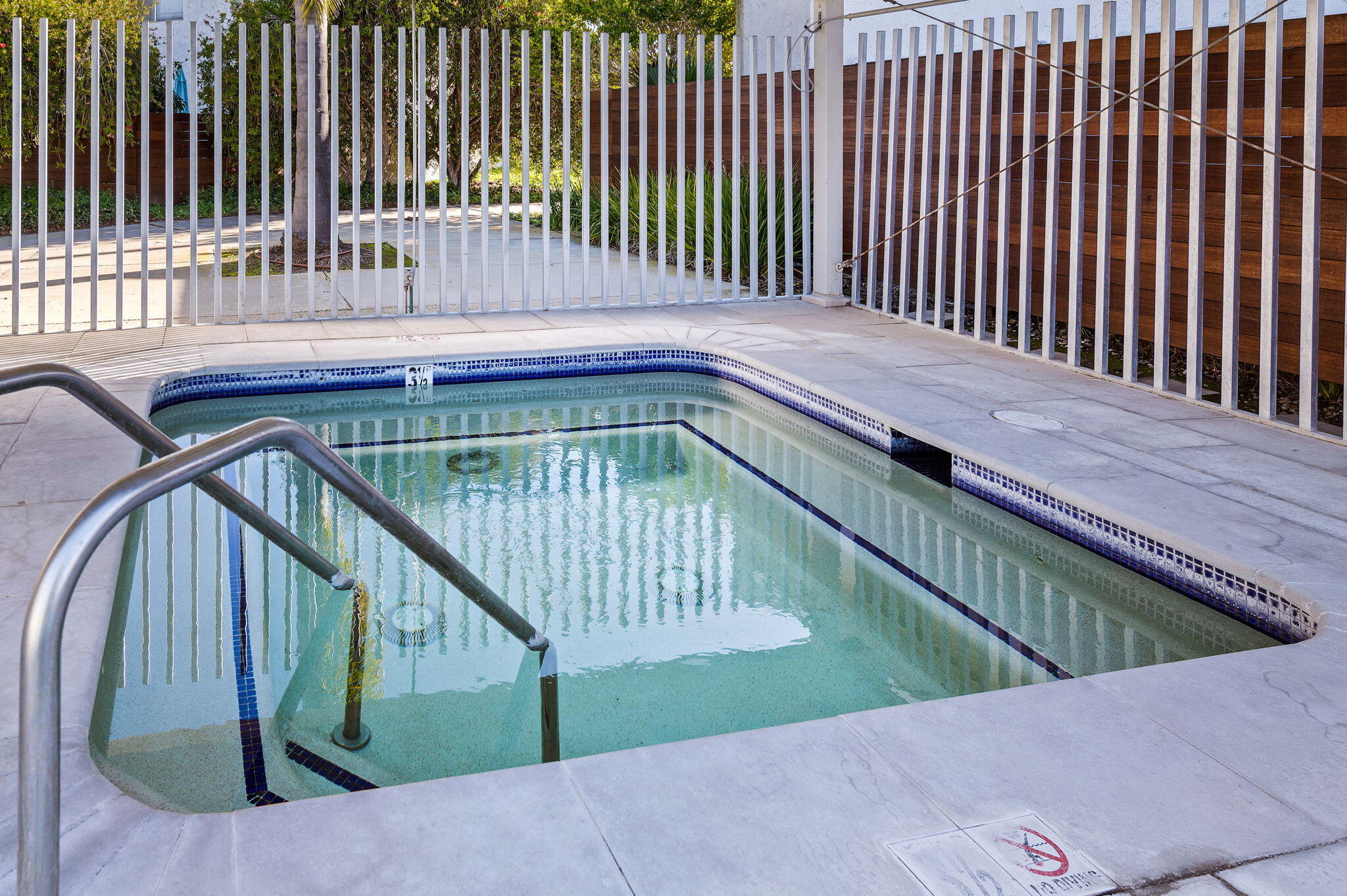 Santa Barbara, California 93111, United States, 3 Bedrooms Bedrooms, ,3 BathroomsBathrooms,Residential,Pending,108933