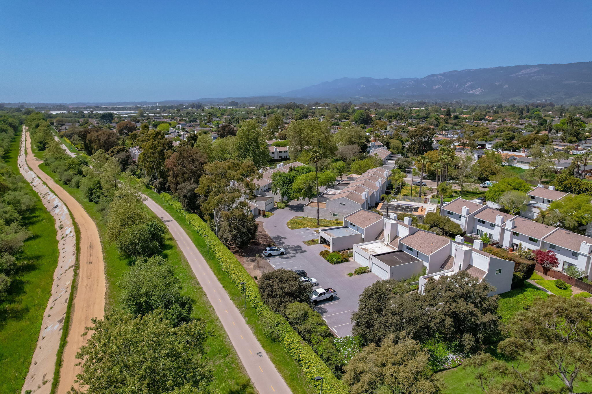 Santa Barbara, California 93111, United States, 3 Bedrooms Bedrooms, ,3 BathroomsBathrooms,Residential,Pending,108933