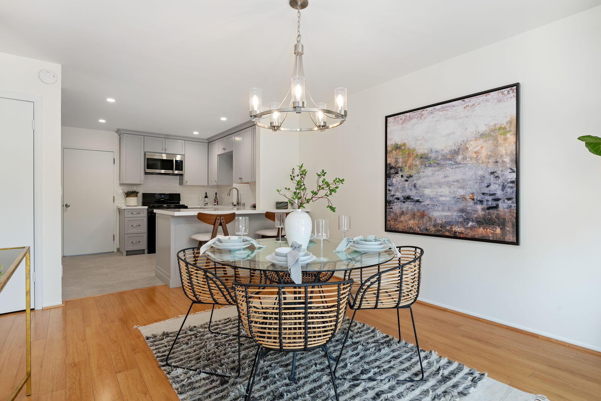 Santa Barbara, California 93111, United States, 3 Bedrooms Bedrooms, ,3 BathroomsBathrooms,Residential,Pending,108933