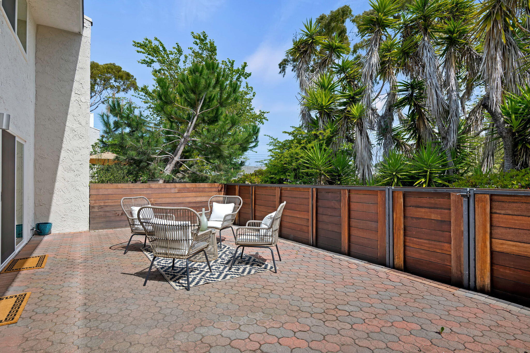 Santa Barbara, California 93111, United States, 3 Bedrooms Bedrooms, ,3 BathroomsBathrooms,Residential,Pending,108933