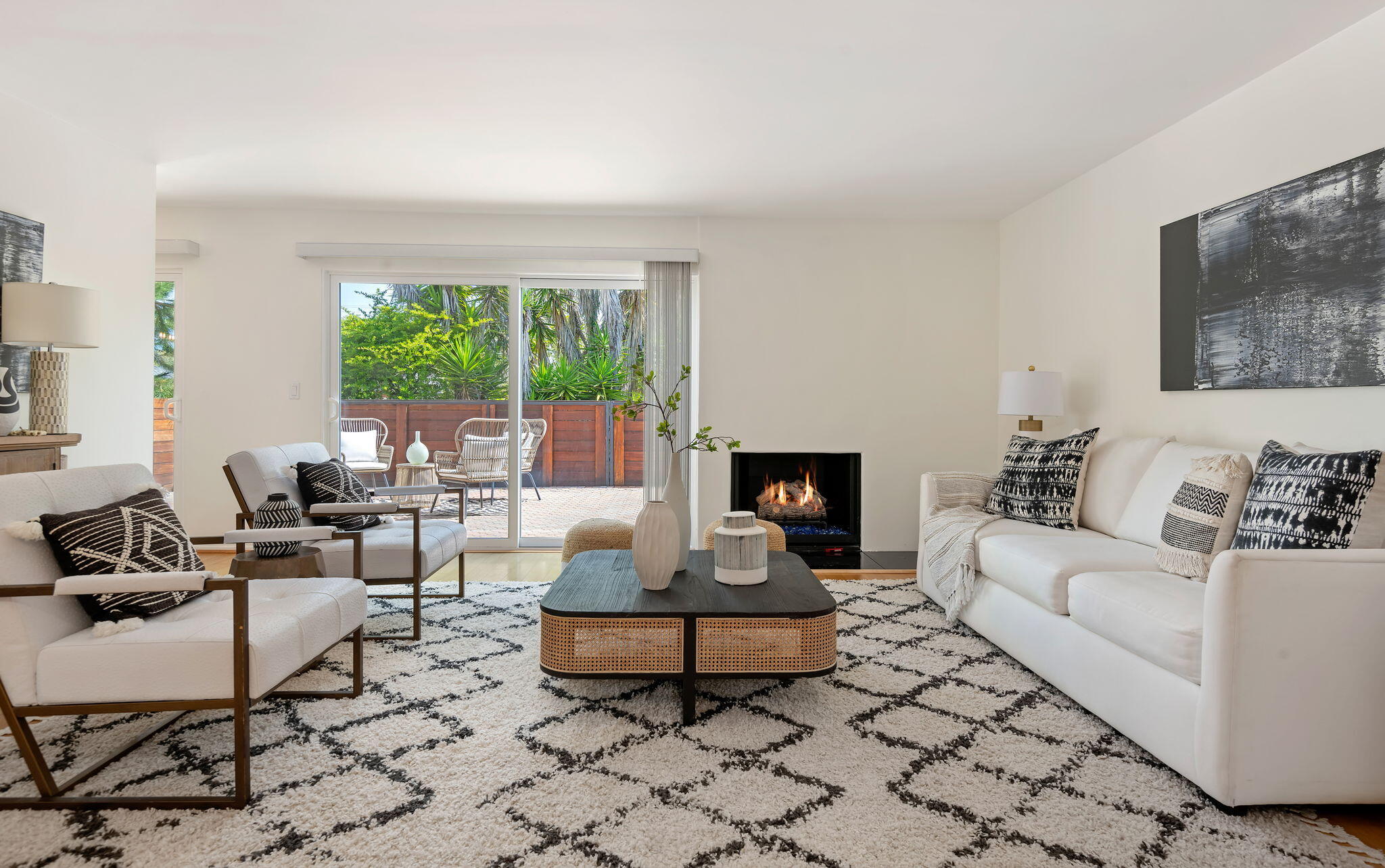 Santa Barbara, California 93111, United States, 3 Bedrooms Bedrooms, ,3 BathroomsBathrooms,Residential,Pending,108933