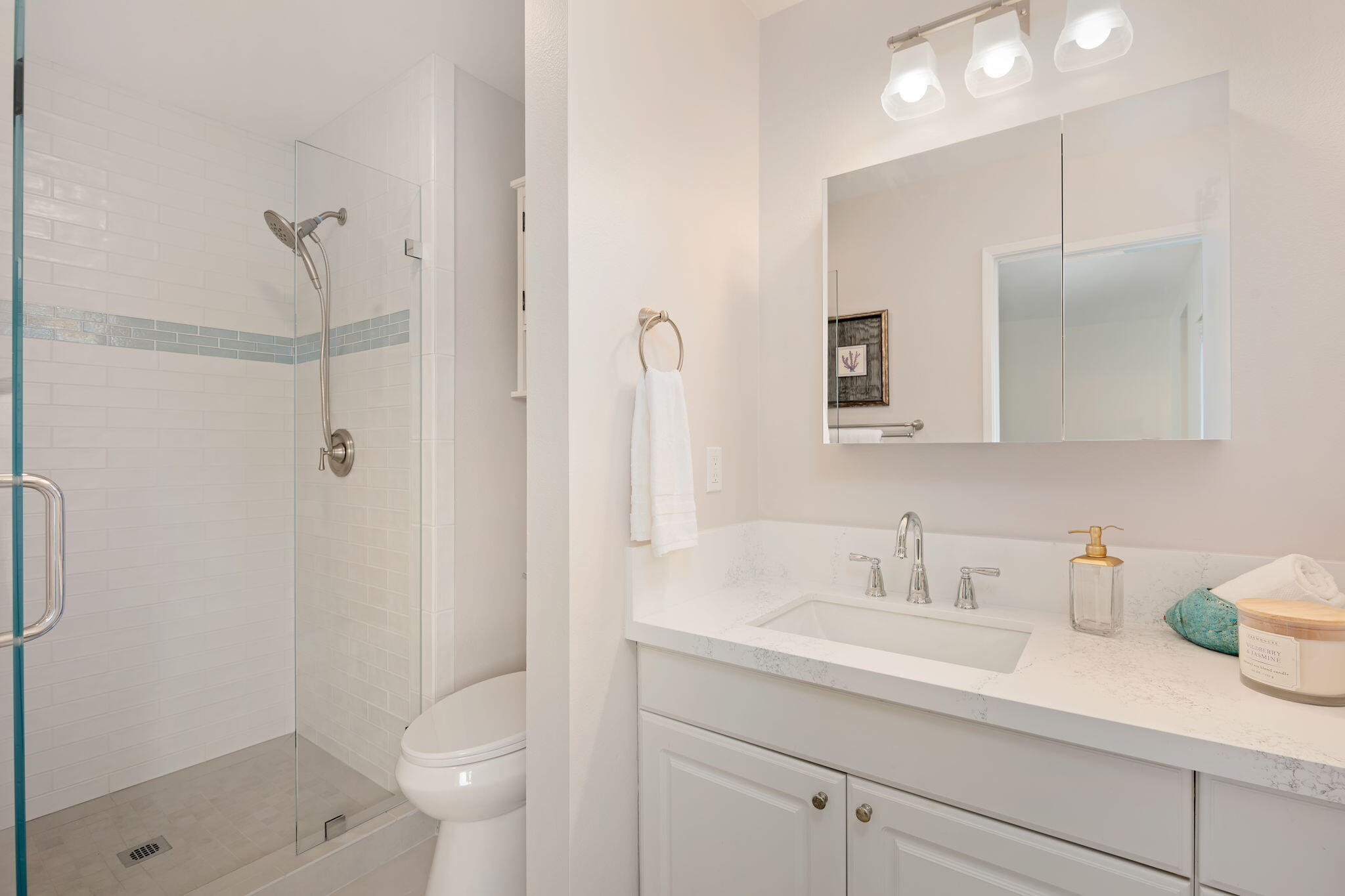 Santa Barbara, California 93111, United States, 3 Bedrooms Bedrooms, ,3 BathroomsBathrooms,Residential,Pending,108933