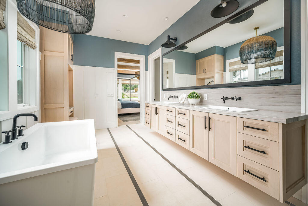 Carpinteria, California 93013, United States, 4 Bedrooms Bedrooms, ,5 BathroomsBathrooms,Residential,Active,205303