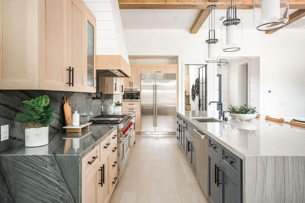 Carpinteria, California 93013, United States, 4 Bedrooms Bedrooms, ,5 BathroomsBathrooms,Residential,Active,205303