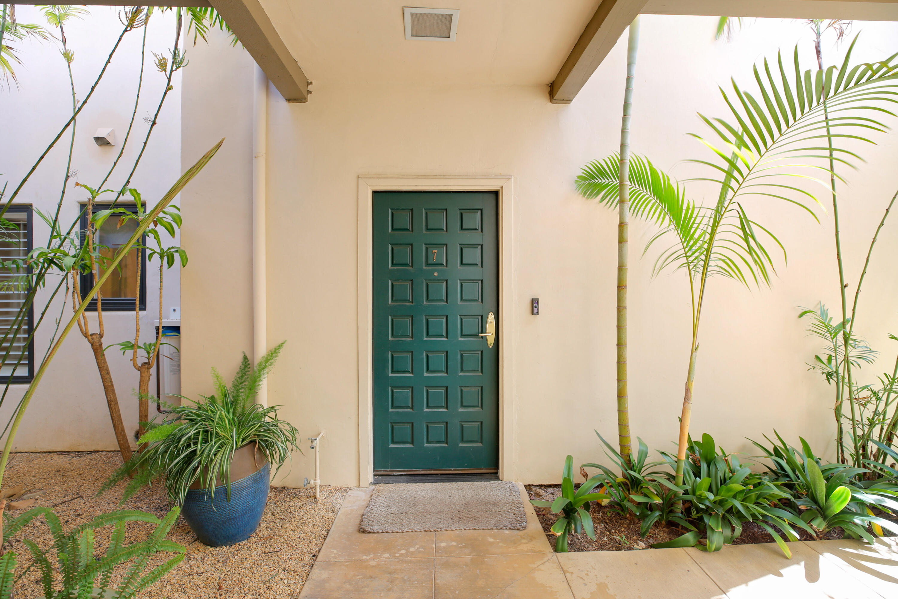 555 E Arrellaga Street Apt 7