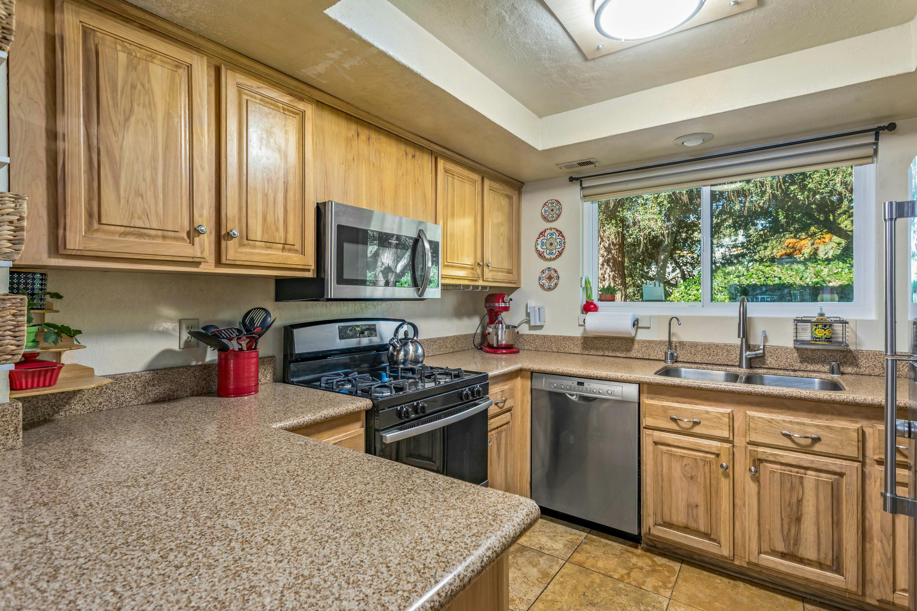 Santa Barbara, California 93110, United States, 3 Bedrooms Bedrooms, ,3 BathroomsBathrooms,Residential,Pending,15135