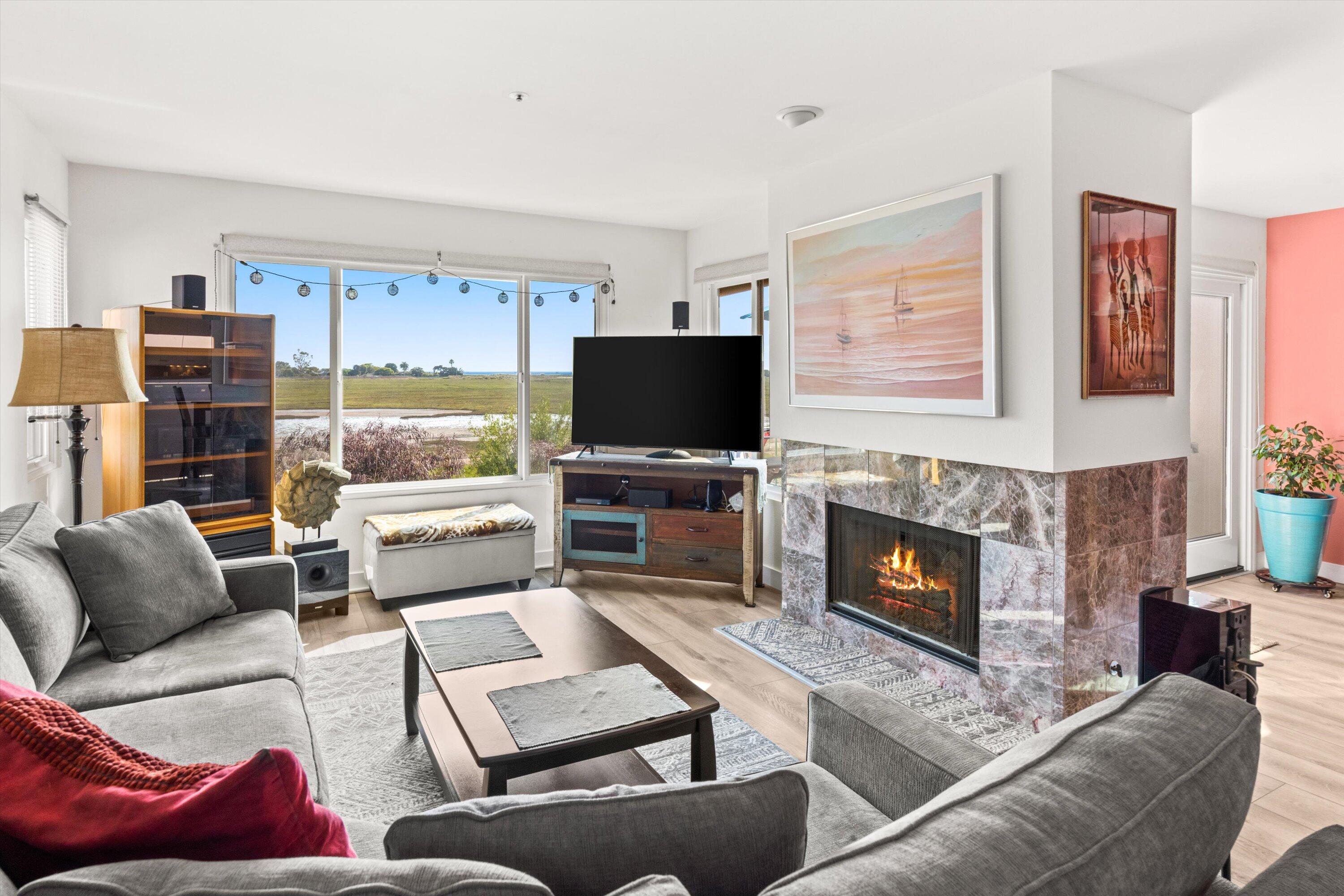 Carpinteria, California 93013, United States, 3 Bedrooms Bedrooms, ,3 BathroomsBathrooms,Residential,Pending,189460